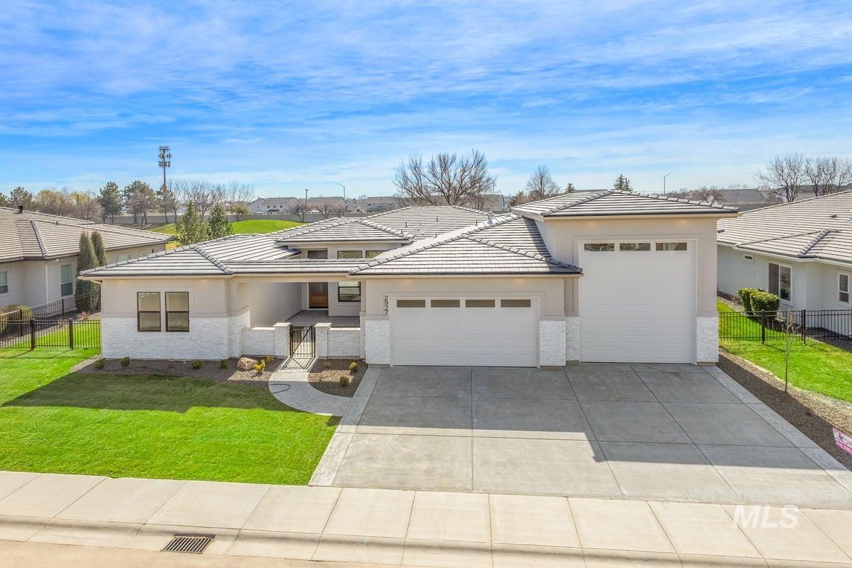 2398 N Serveriano Ave Property Photo 1
