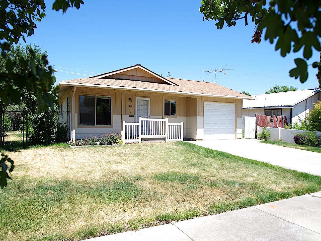 860 E Commercial Property Photo 1