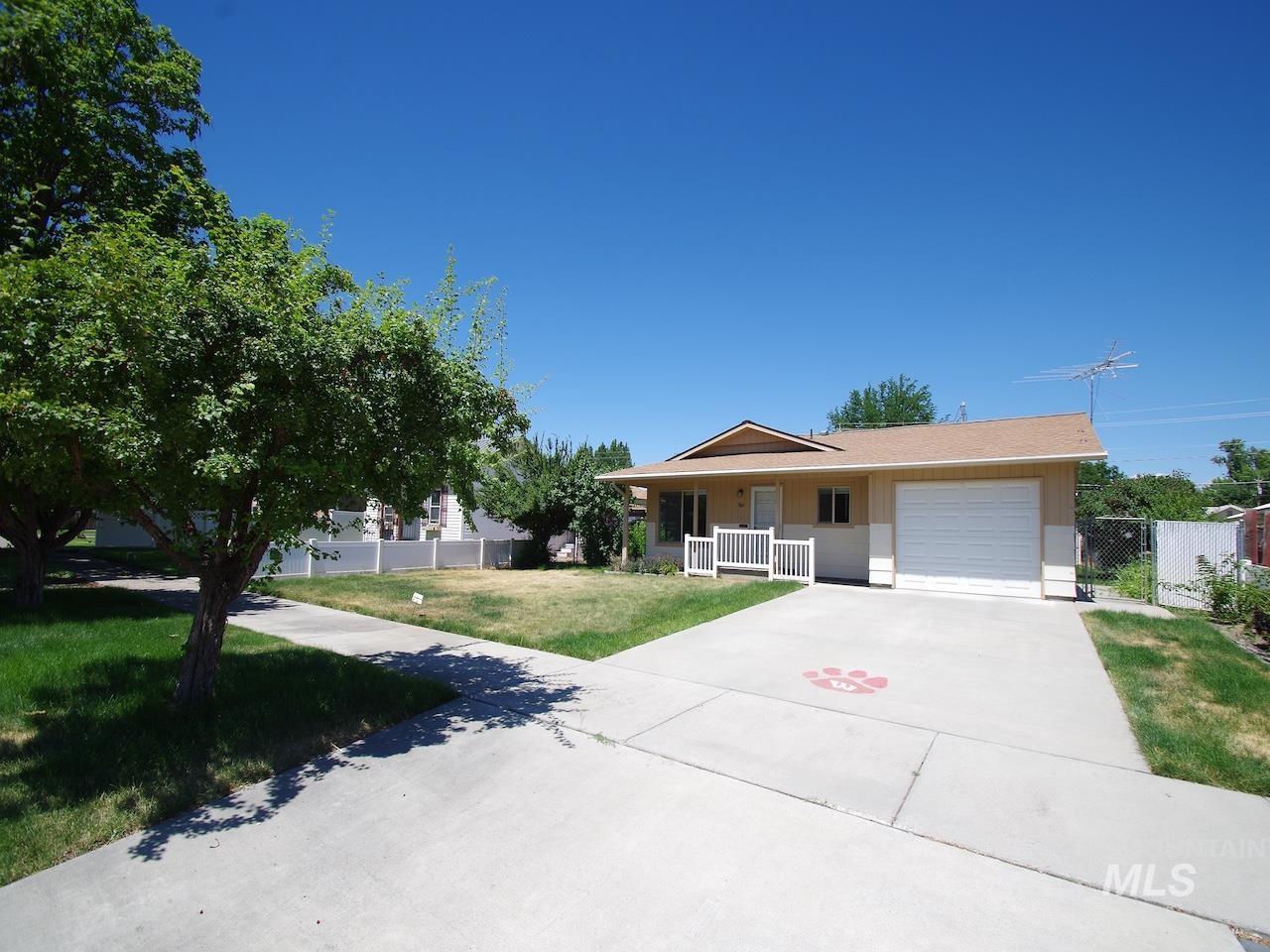 860 E Commercial Property Photo 2