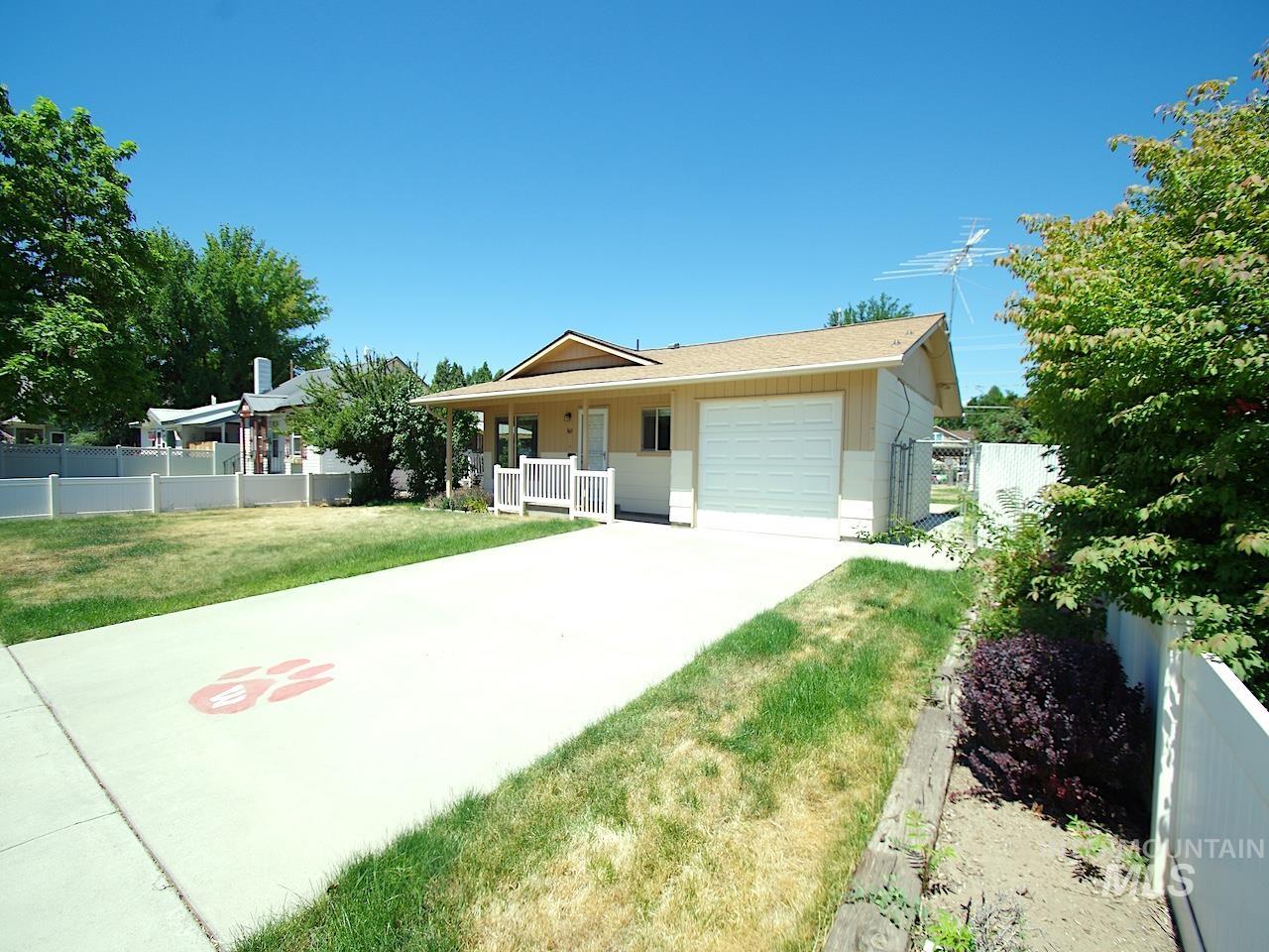 860 E Commercial Property Photo 3
