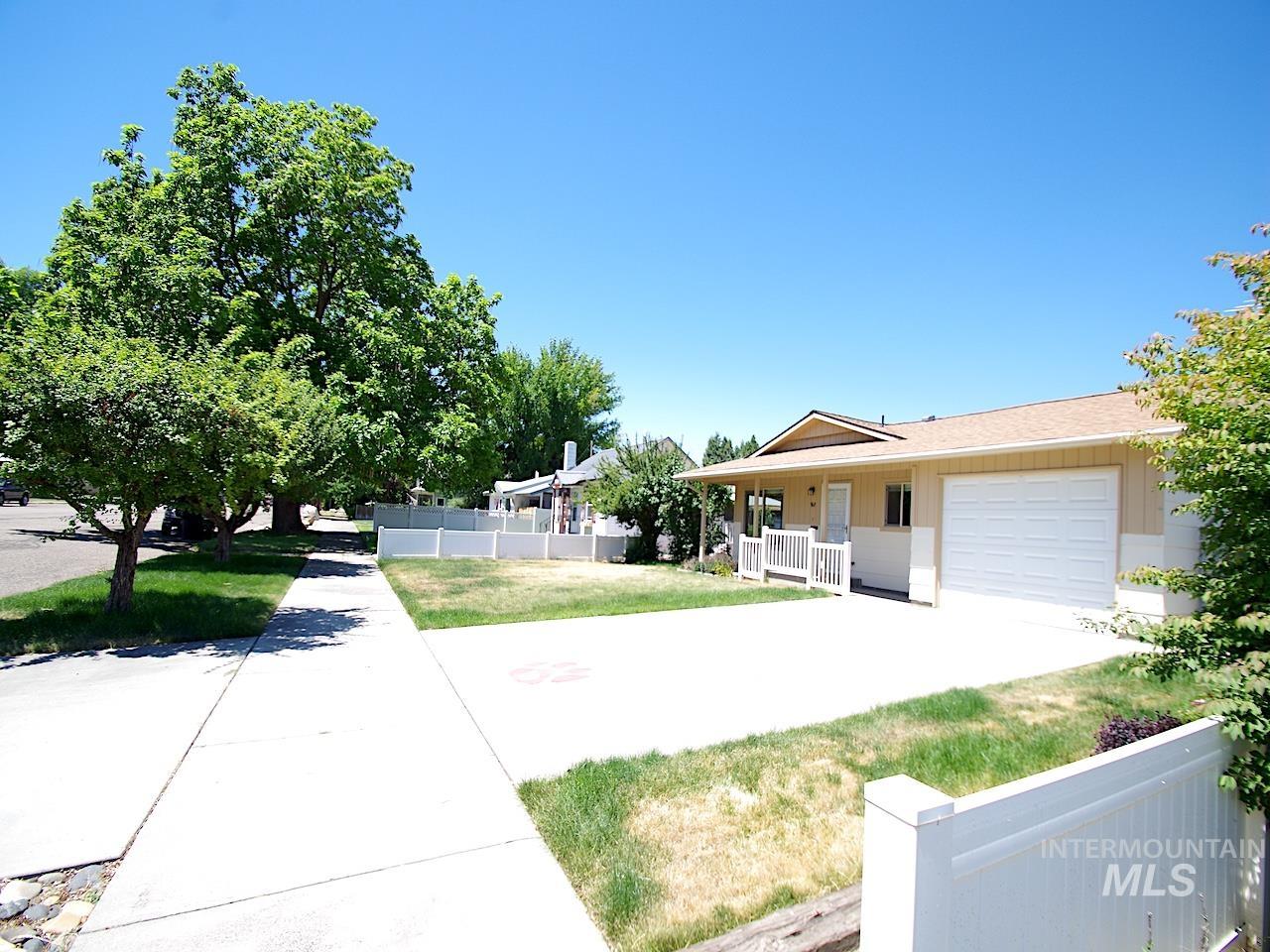 860 E Commercial Property Photo 4