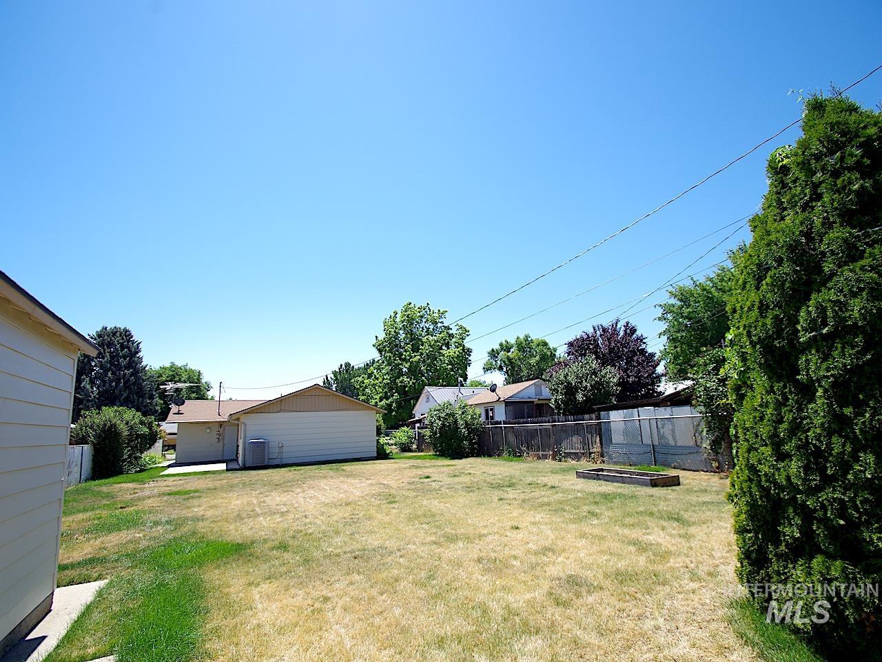860 E Commercial Property Photo 6