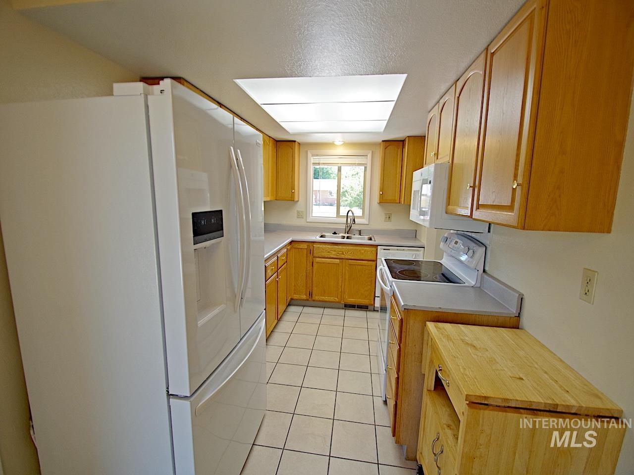 860 E Commercial Property Photo 10