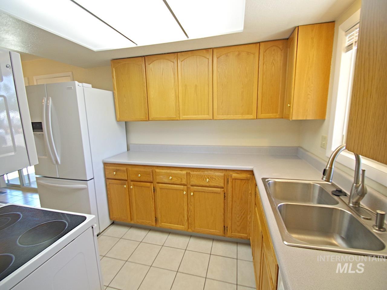 860 E Commercial Property Photo 11