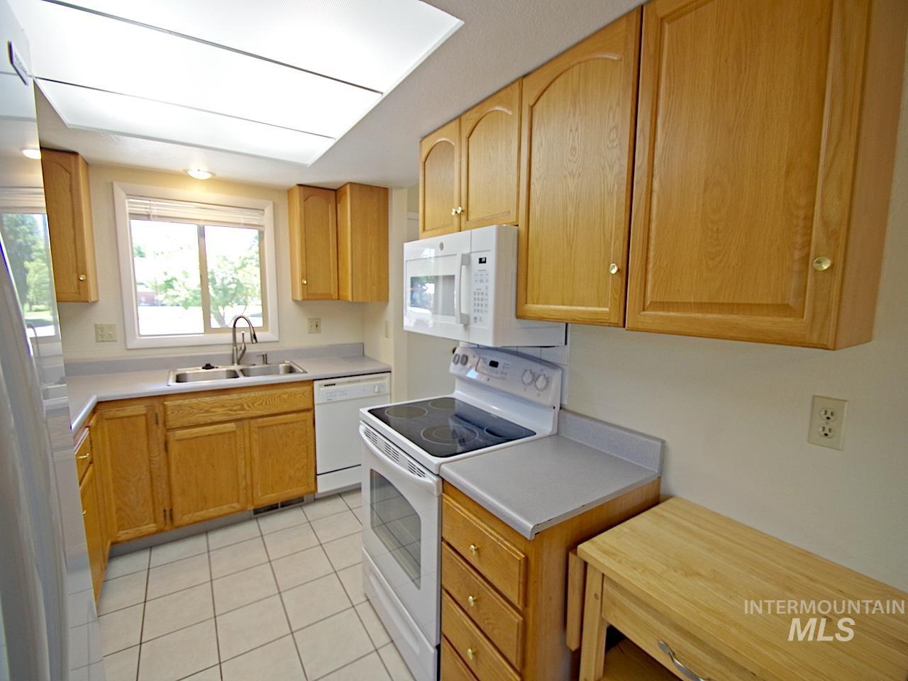 860 E Commercial Property Photo 12