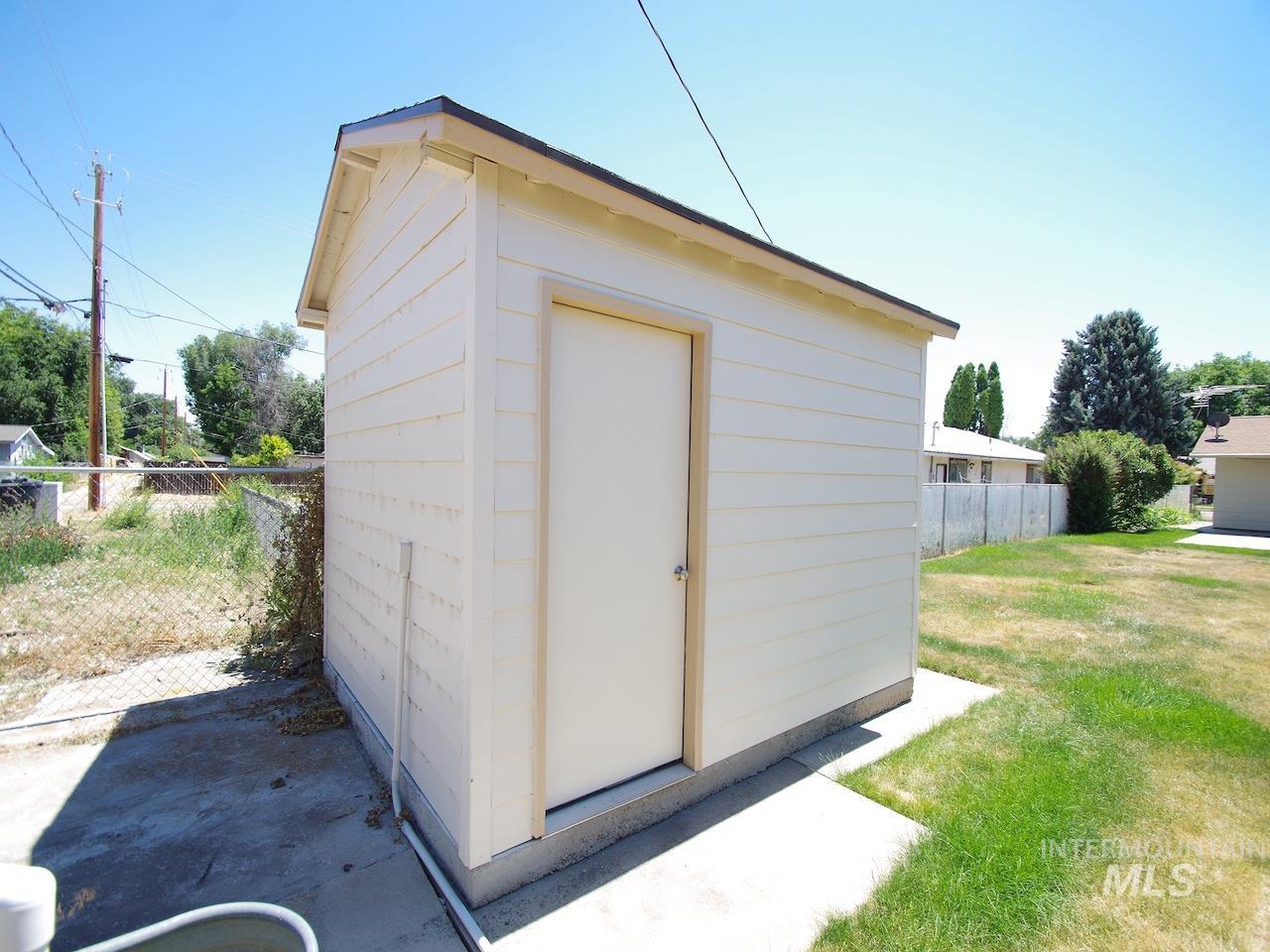 860 E Commercial Property Photo 22