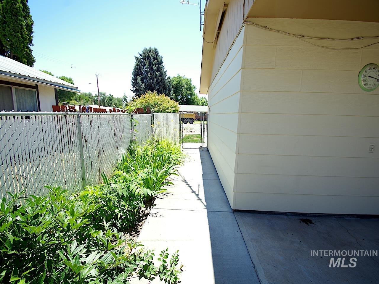 860 E Commercial Property Photo 24