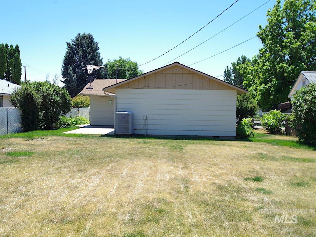 860 E Commercial Property Photo 26