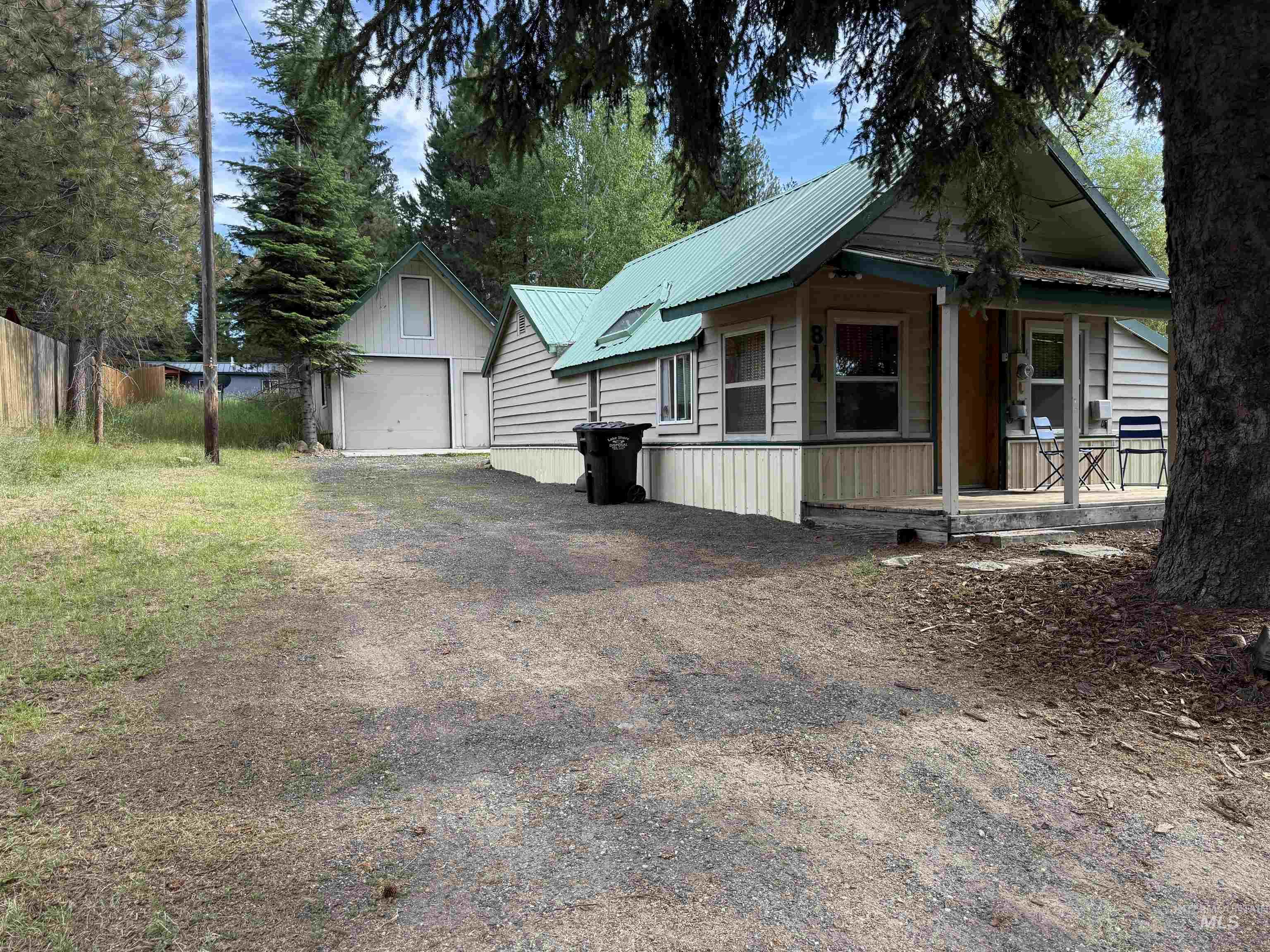 814 Reedy Road Property Photo 1