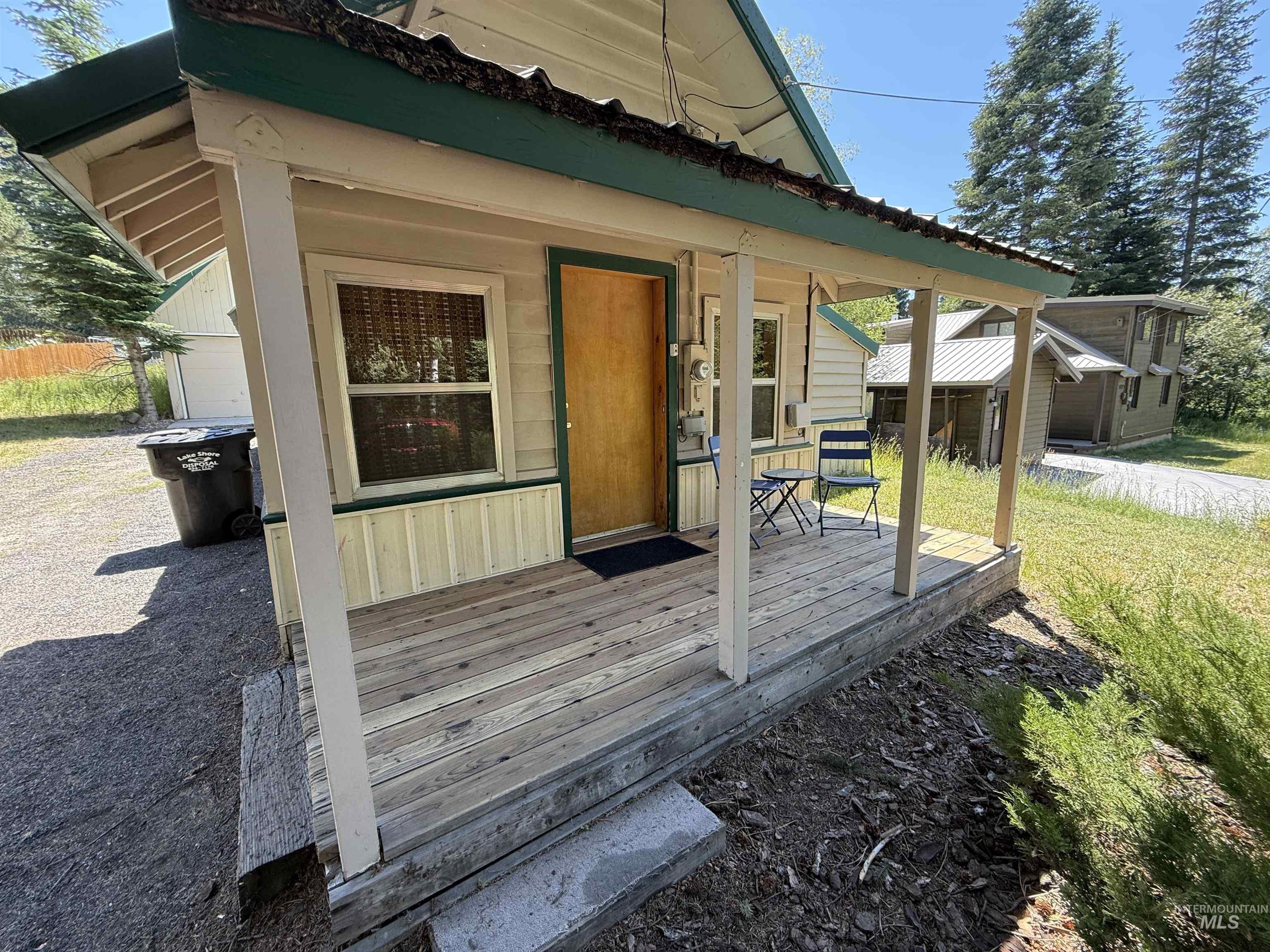 814 Reedy Road Property Photo 2
