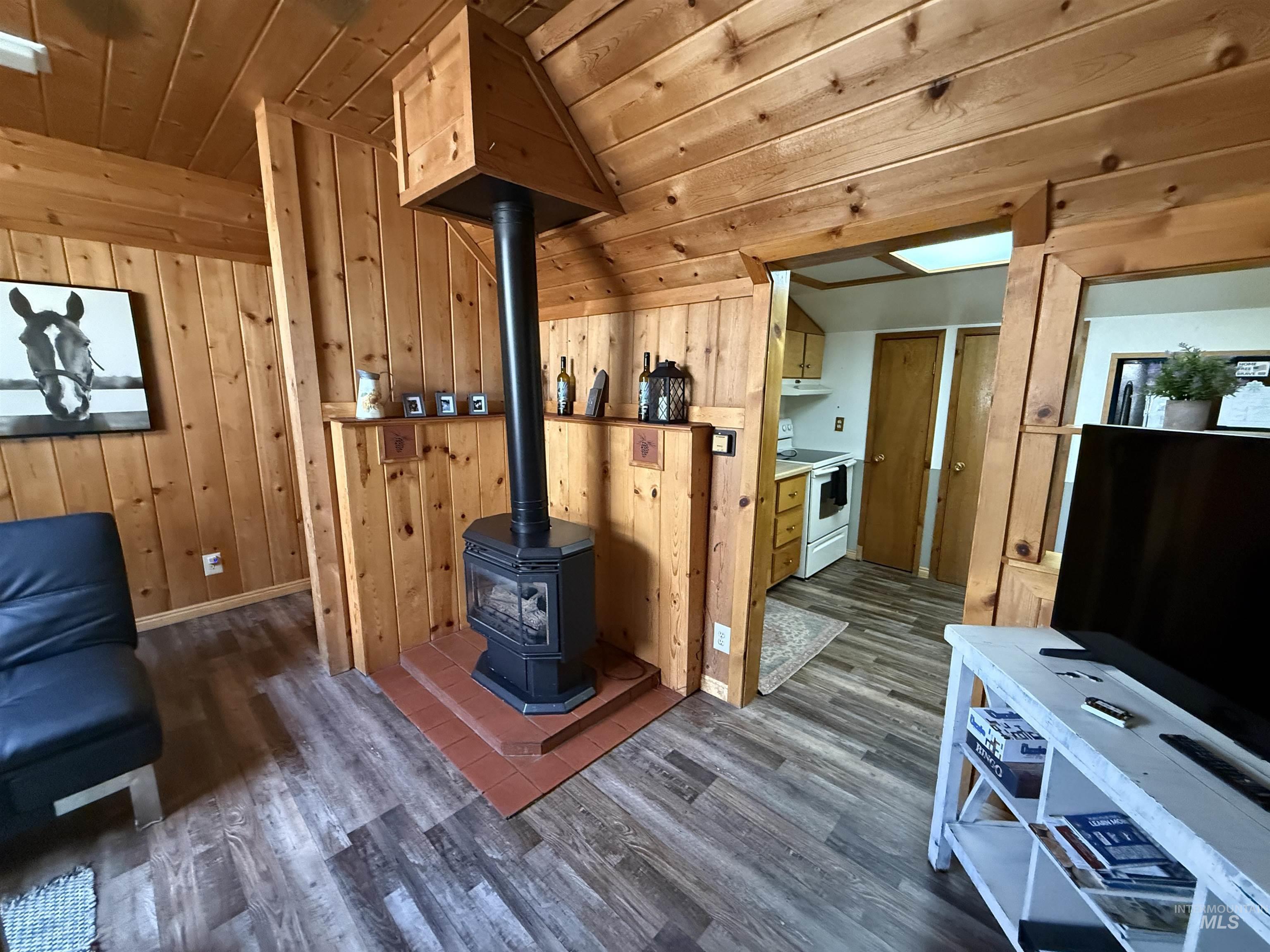 814 Reedy Road Property Photo 6