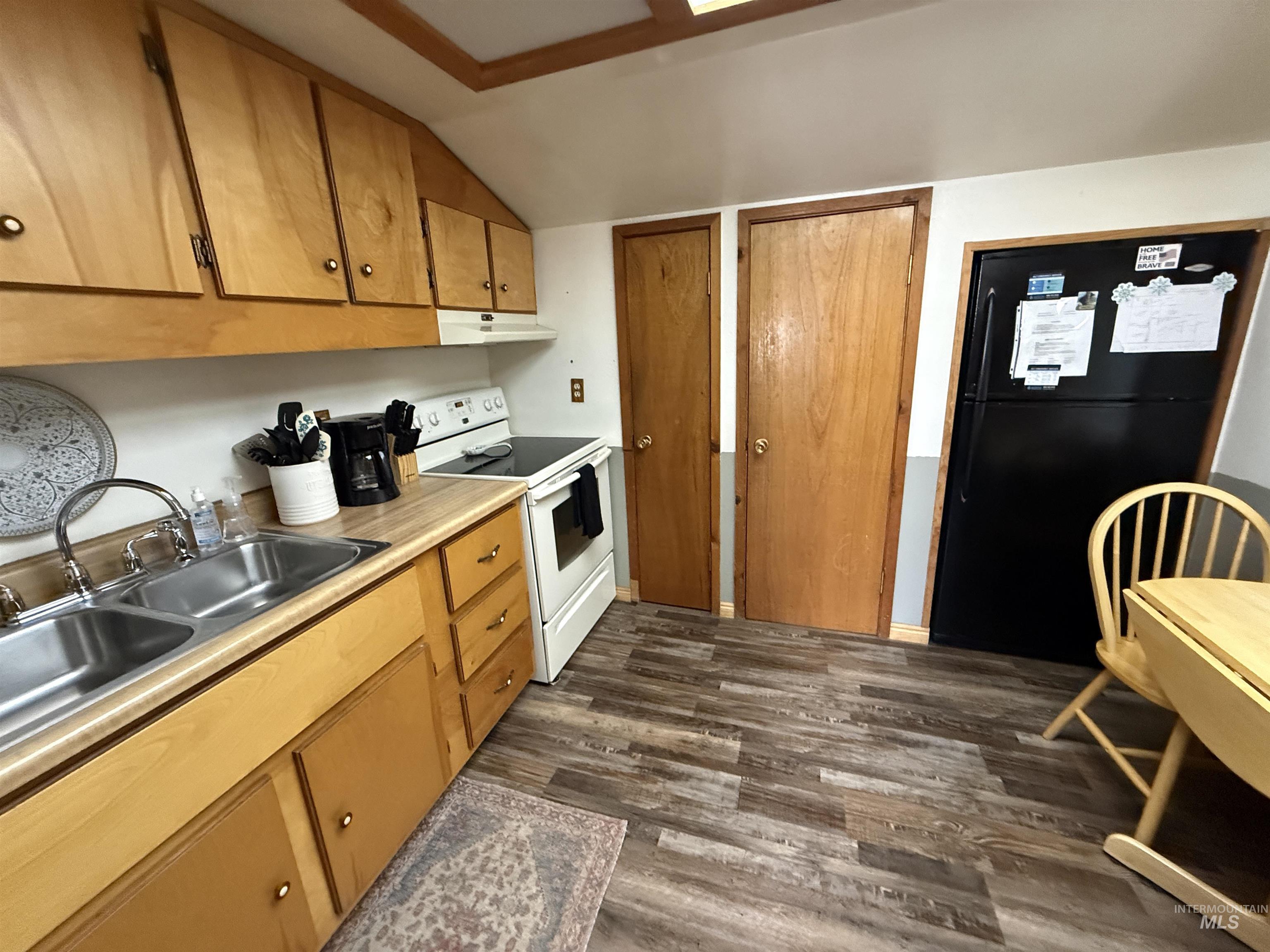 814 Reedy Road Property Photo 10