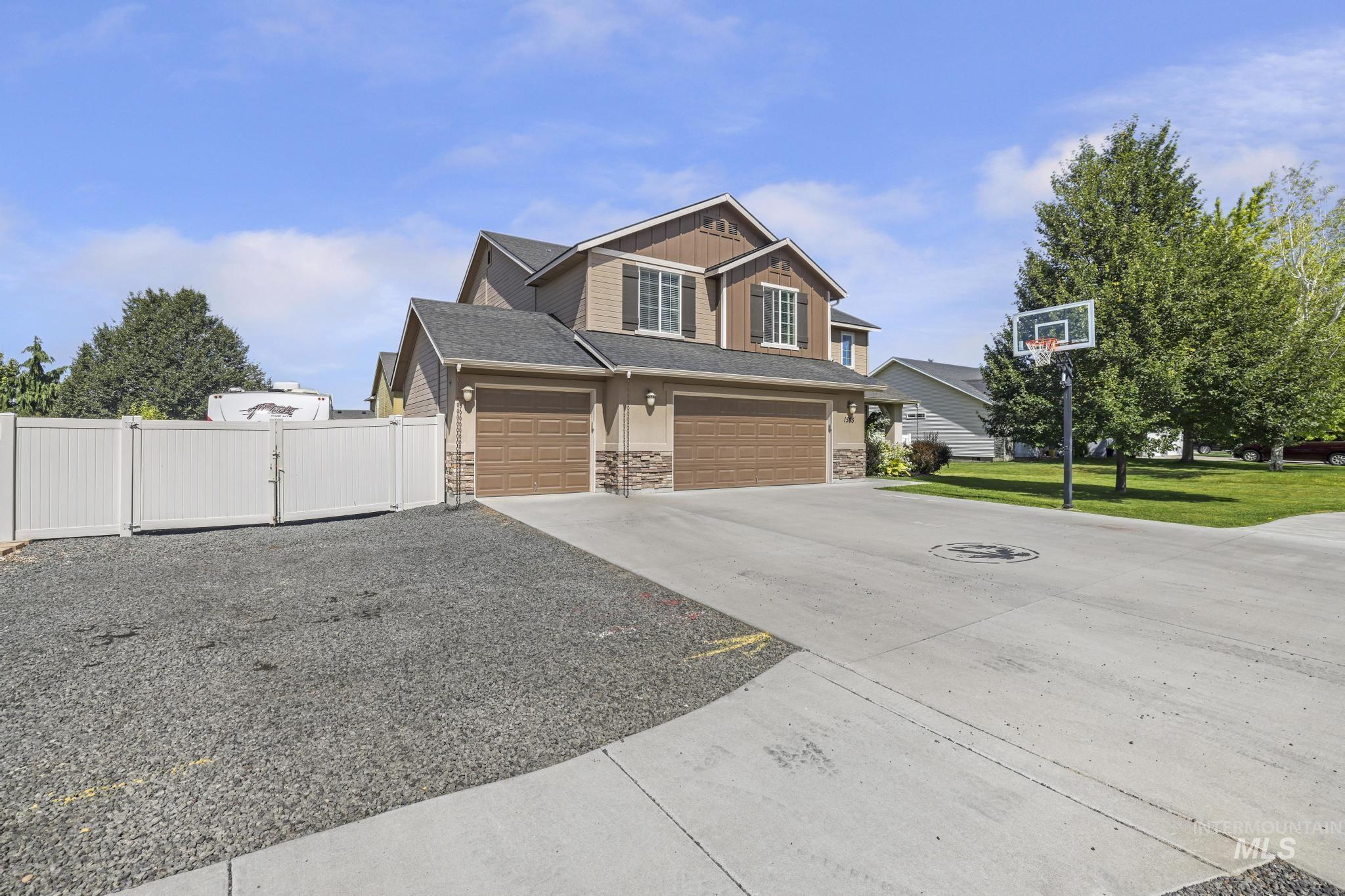 1505 N Lyndon St Property Photo 2