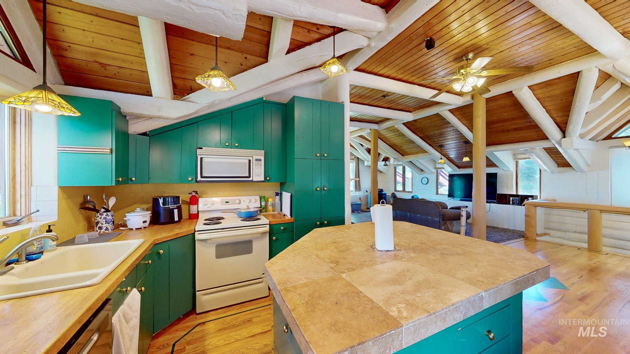 863 Pottery Road Property Photo 5