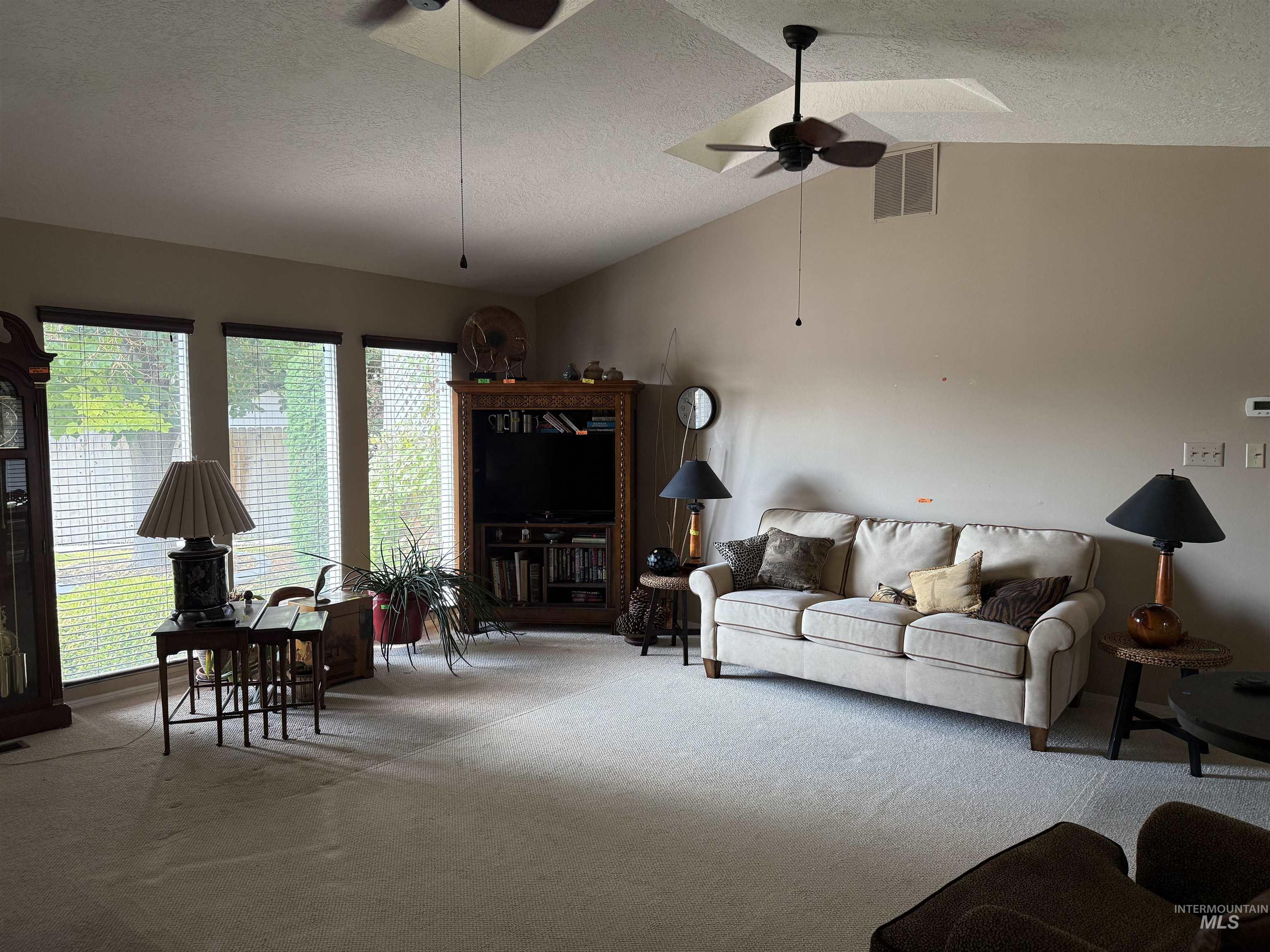 2561 Indian Trail Property Photo 3