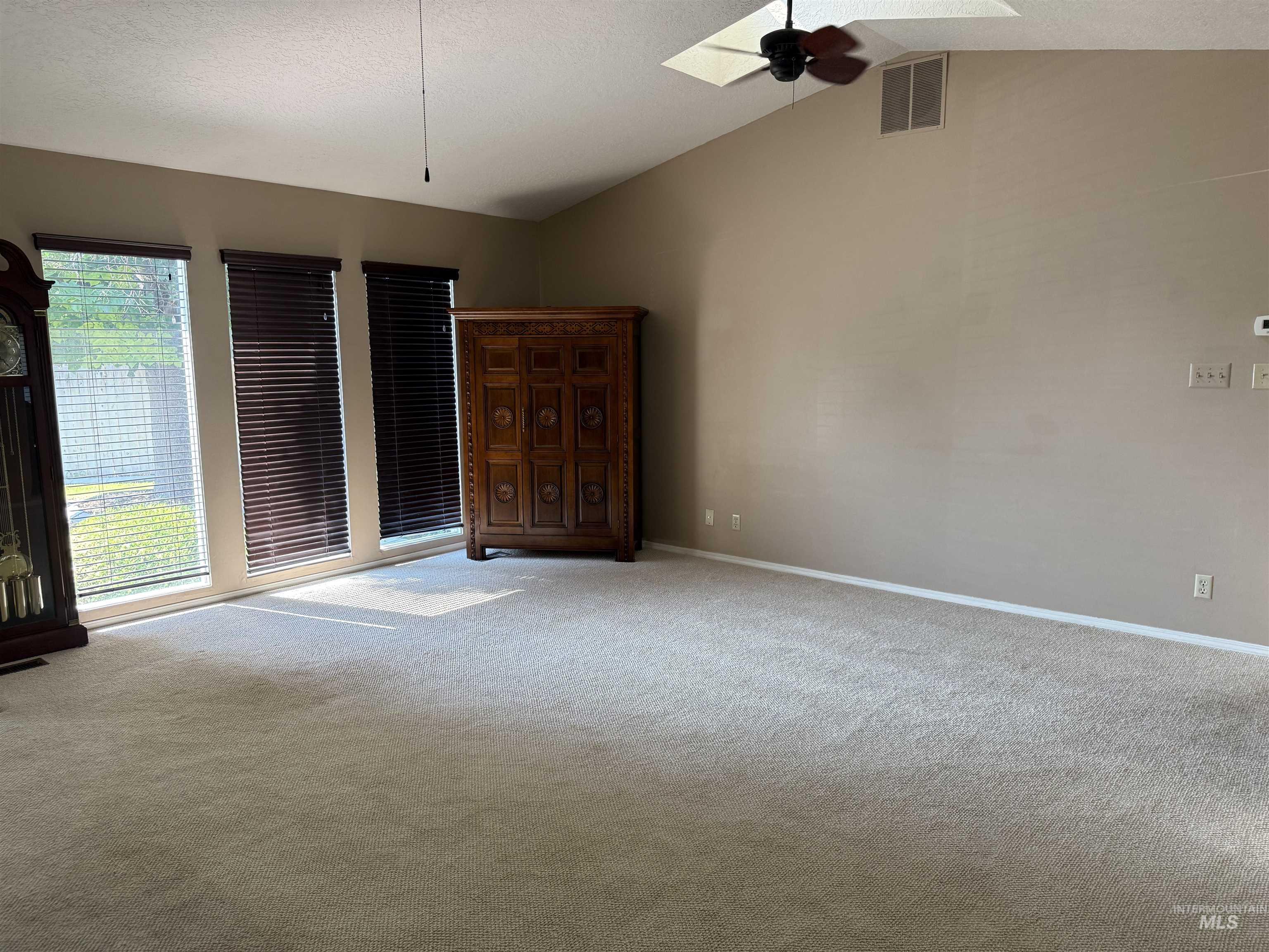 2561 Indian Trail Property Photo 3
