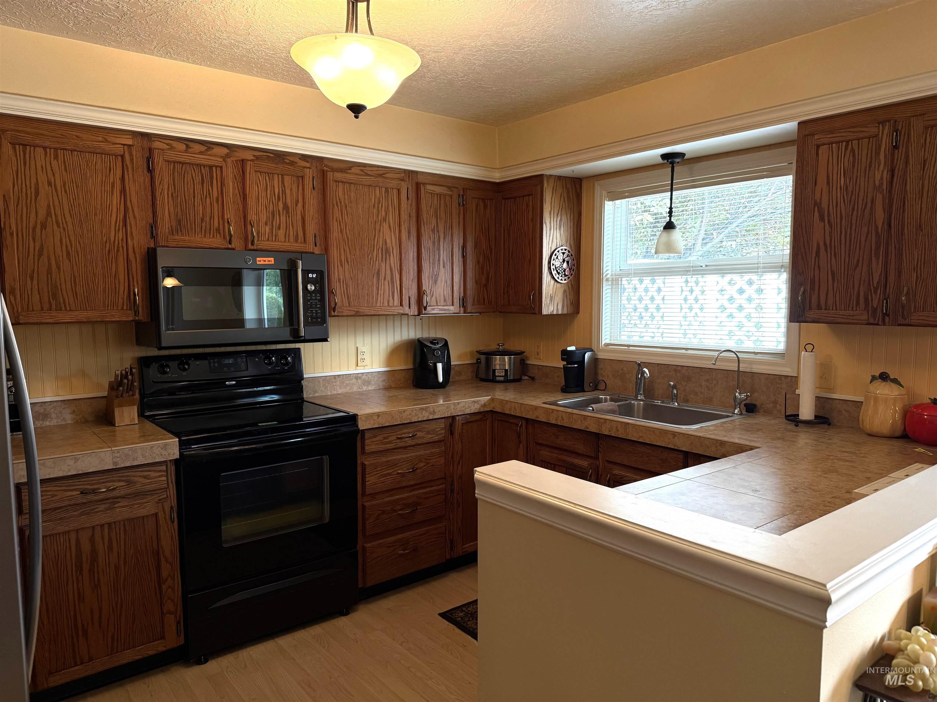 2561 Indian Trail Property Photo 7