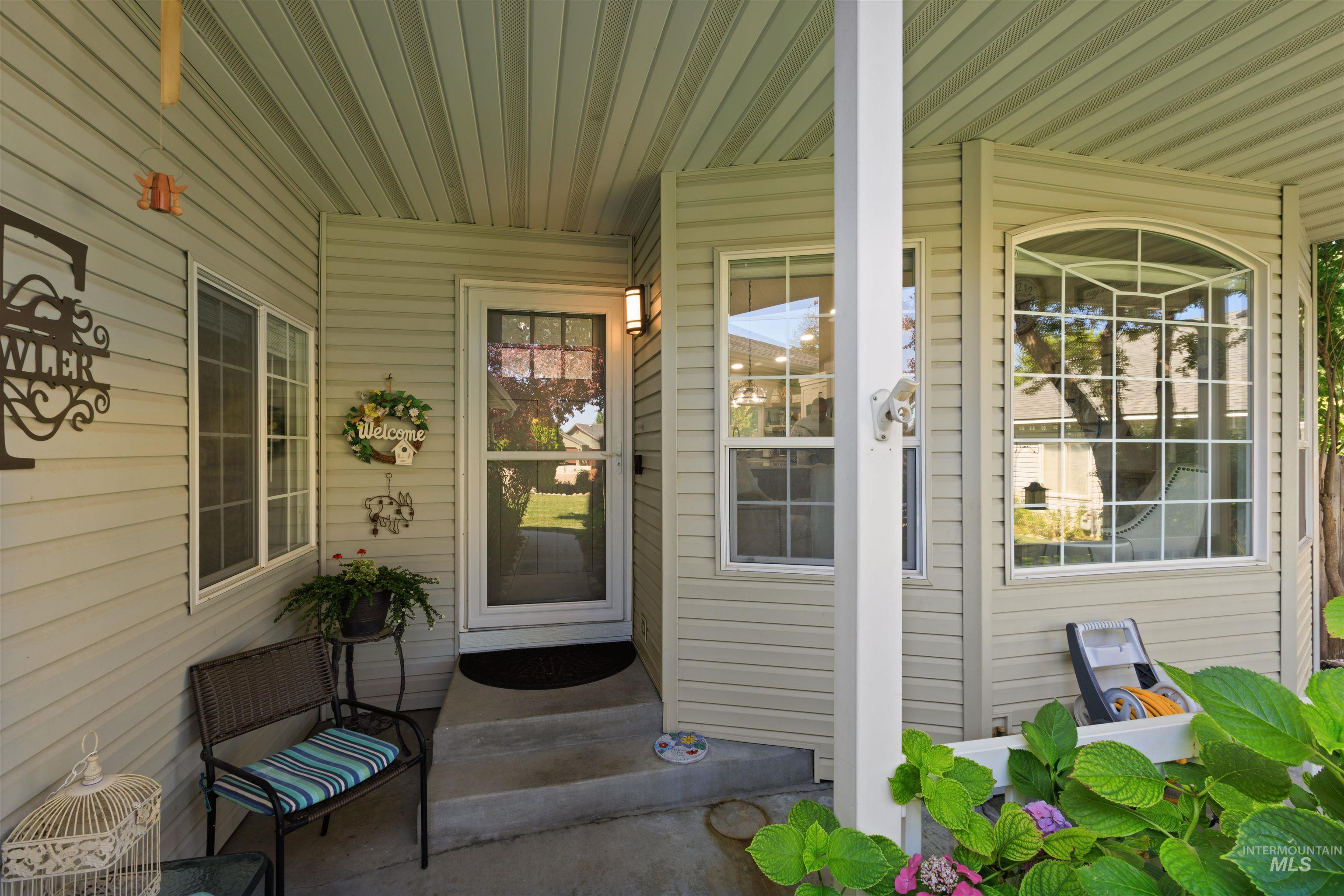 1827 W Lonesome Dove Property Photo 3