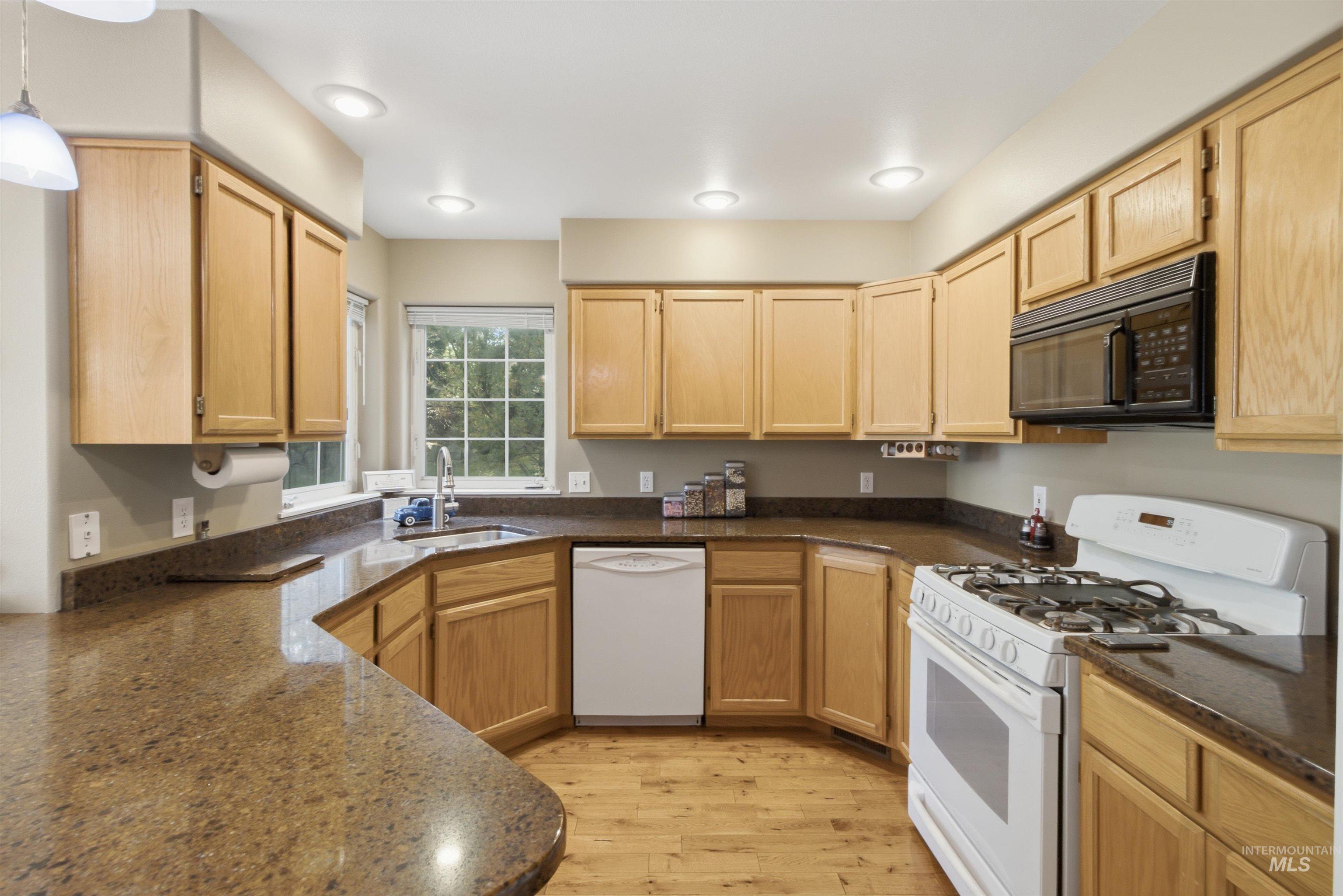 2135 Moser Street Property Photo 11