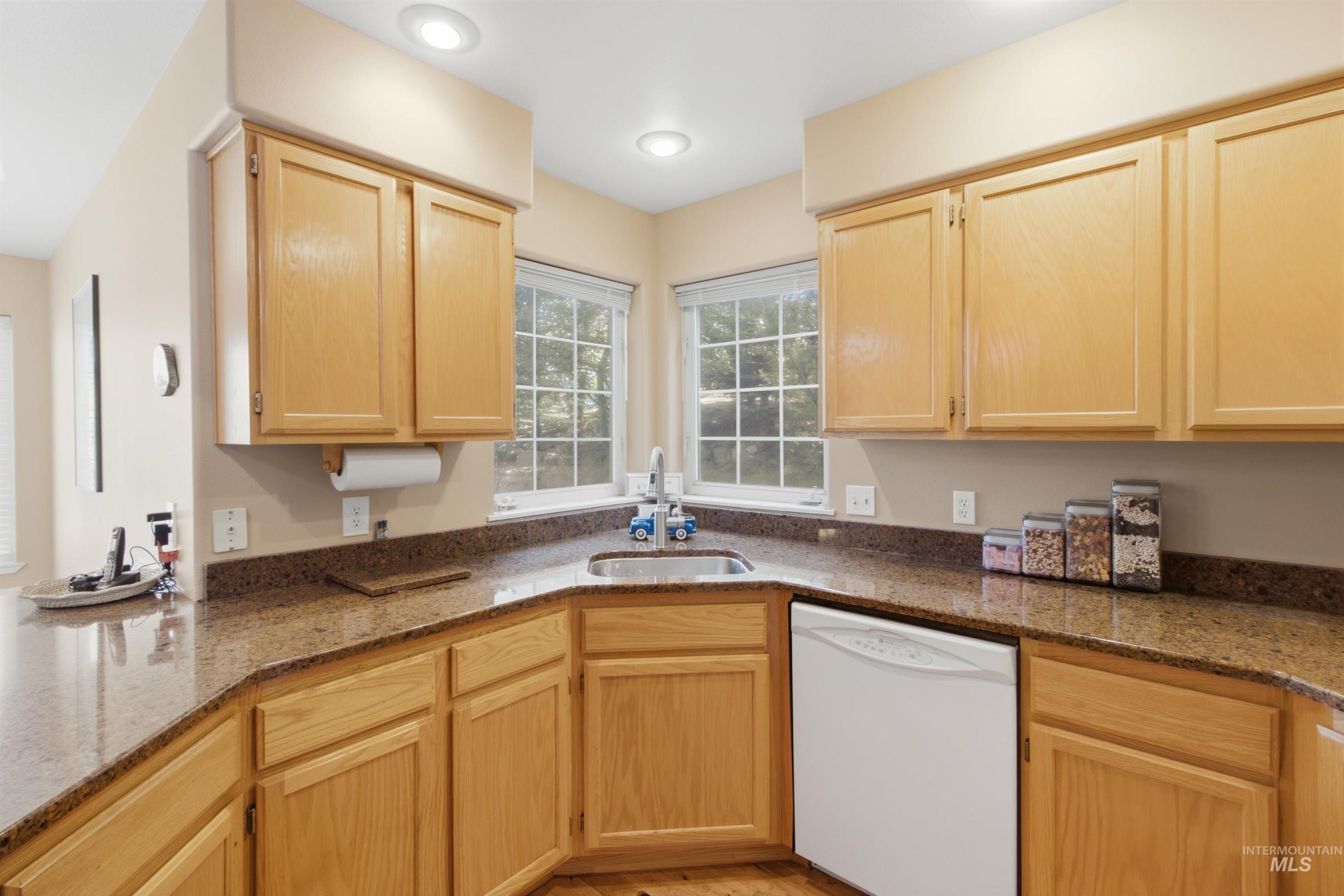 2135 Moser Street Property Photo 12