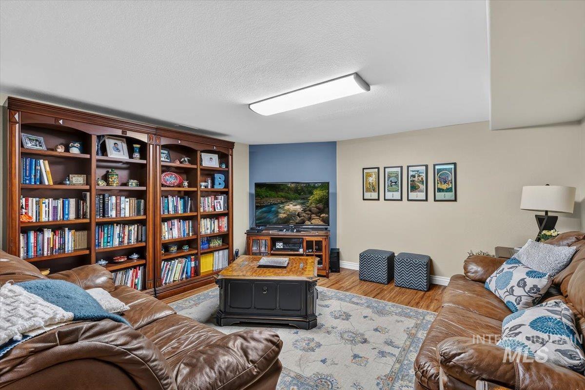 1970 E Dunwoody Ct. Property Photo 7