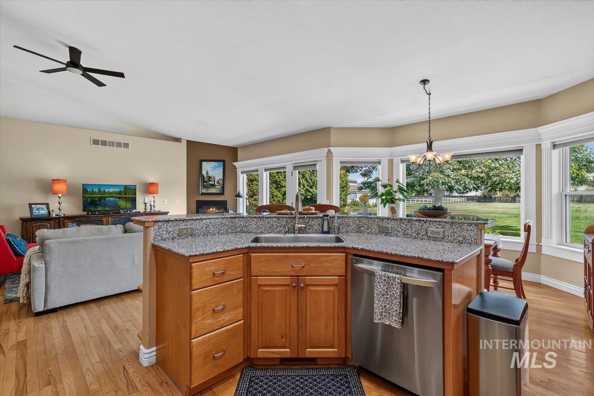 1970 E Dunwoody Ct. Property Photo 9