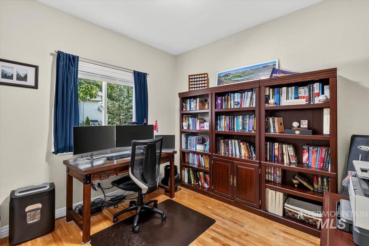 1970 E Dunwoody Ct. Property Photo 21
