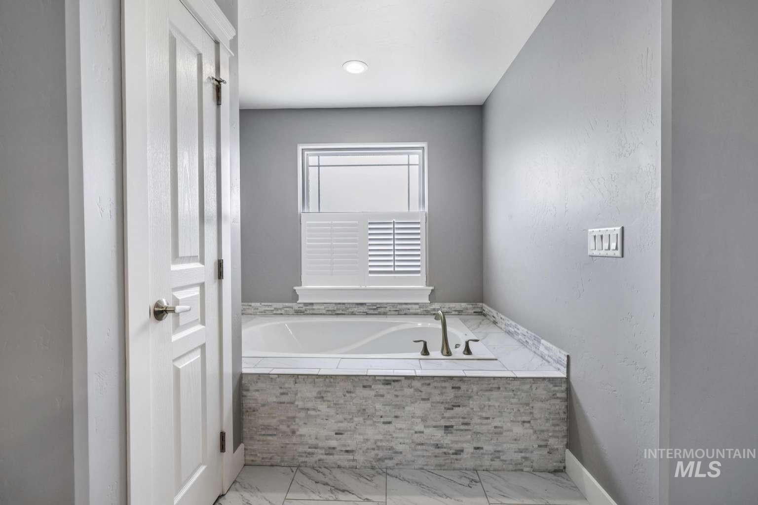 3847 N Glasswing Dr Property Photo 21