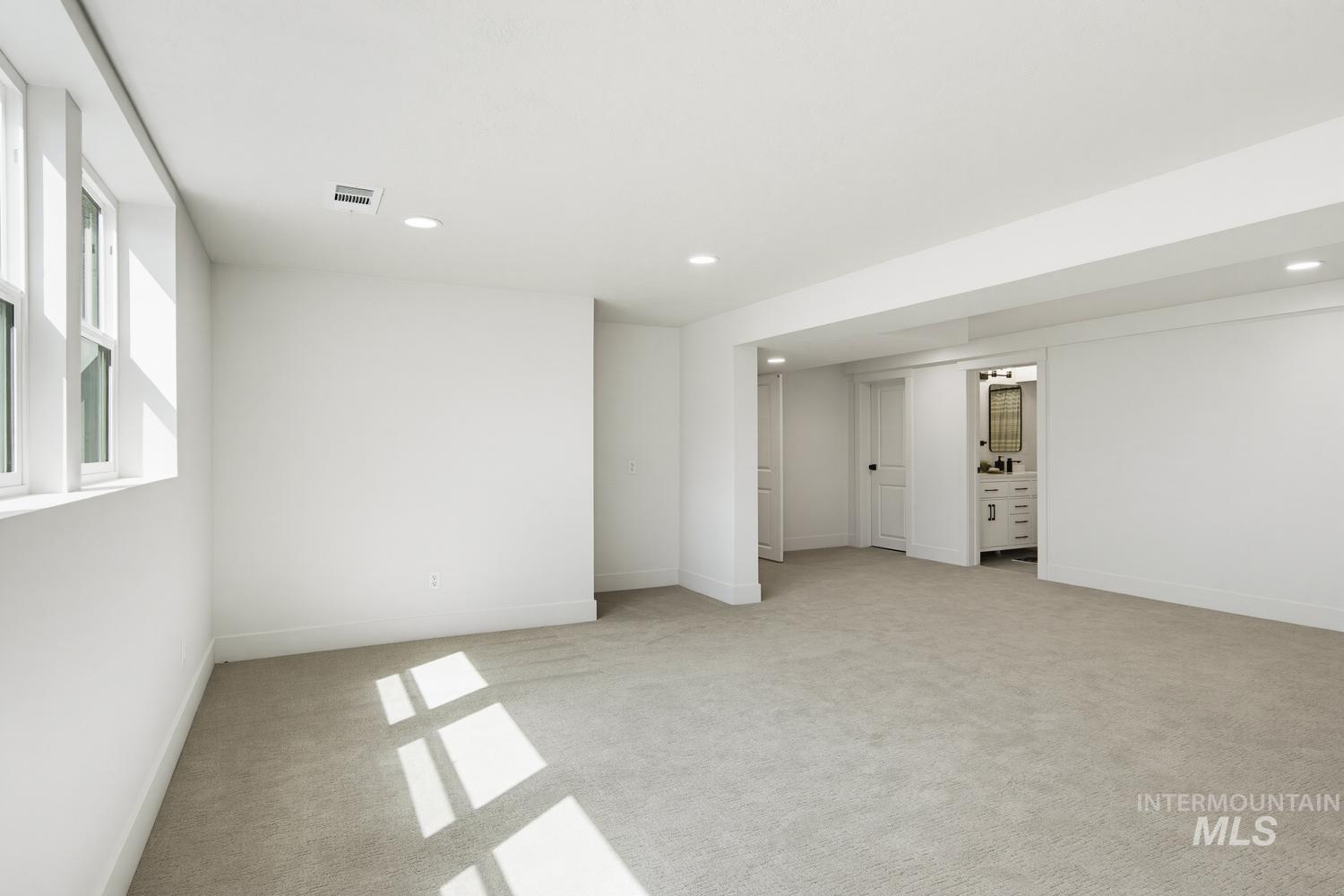 2411 Washington Ave Property Photo 34