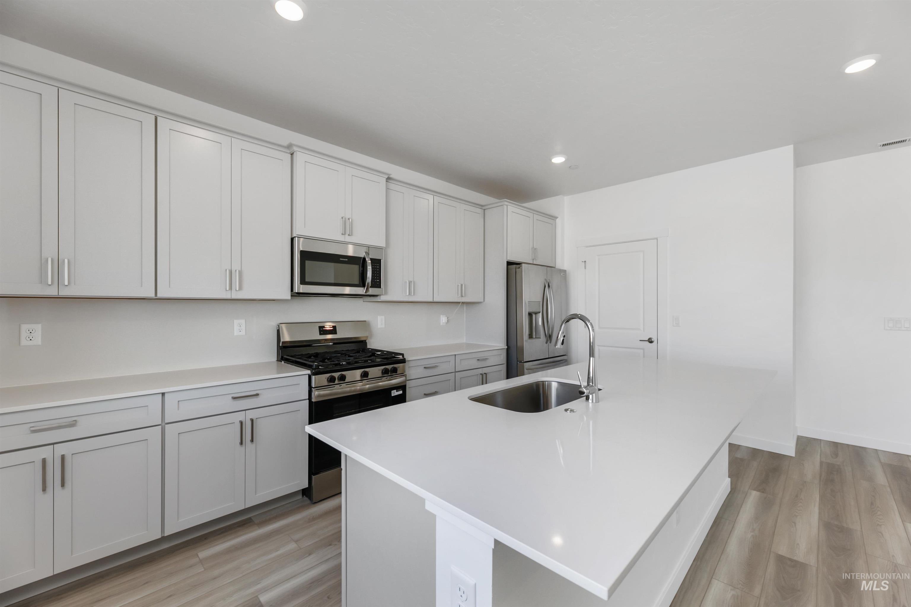 2713 Fall Line St Property Photo 5