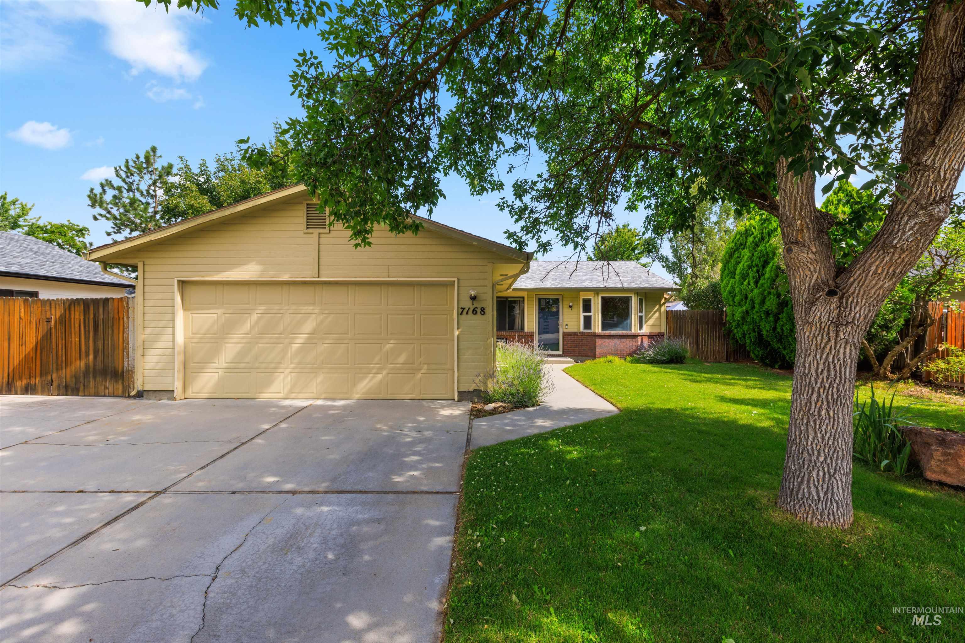 7168 W Saxton Drive Property Photo 1