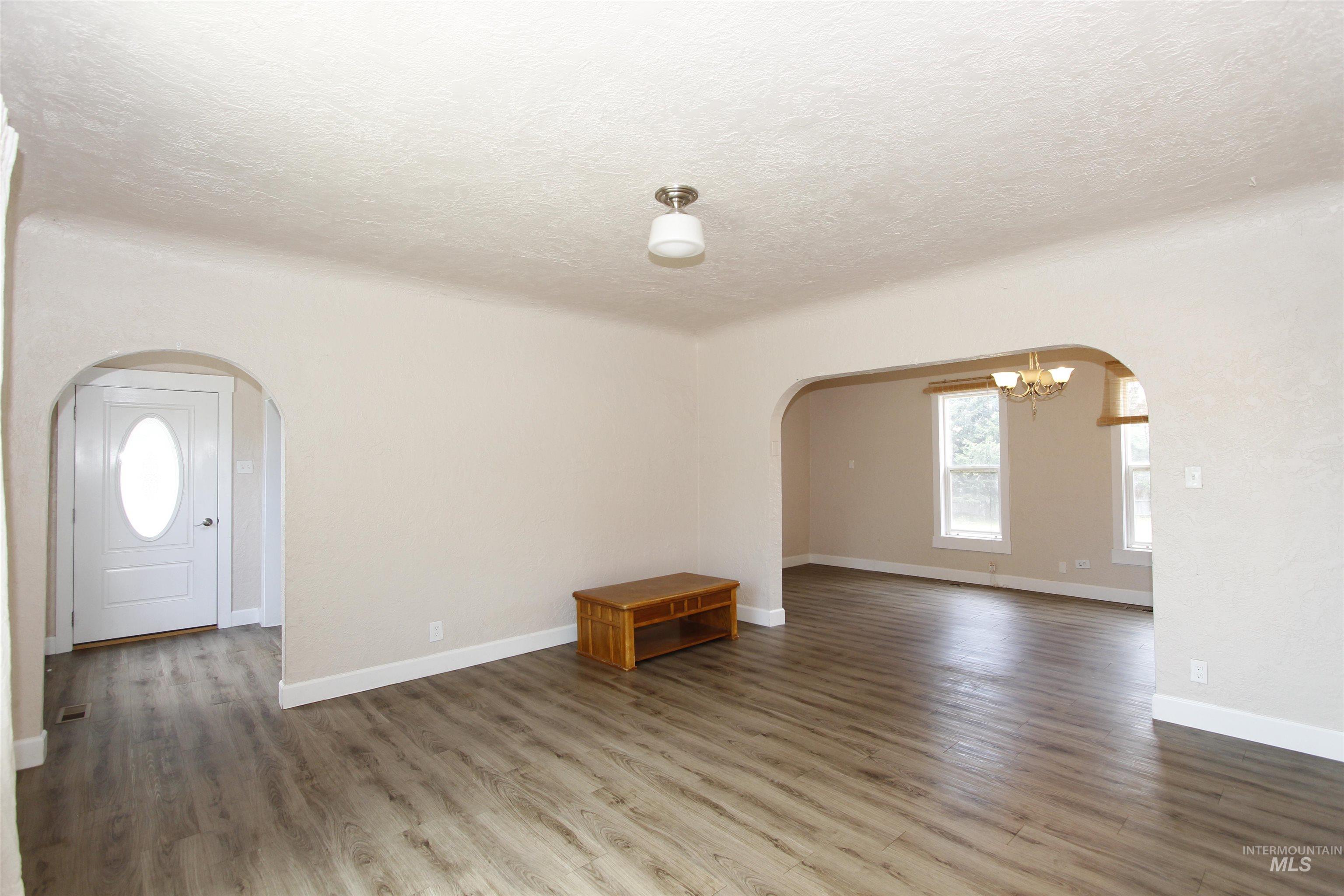 904 3rd St Property Photo 13