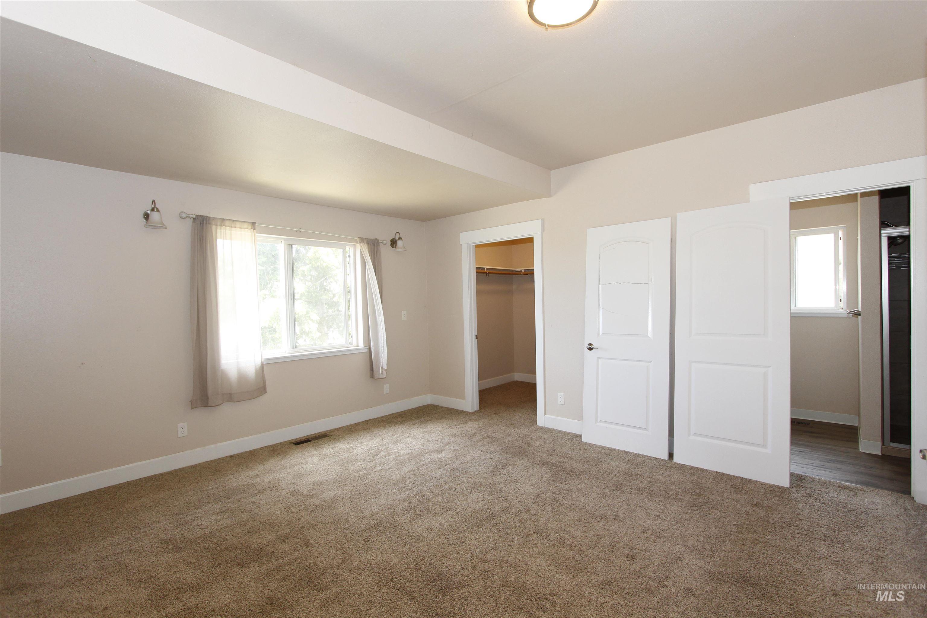 904 3rd St Property Photo 17