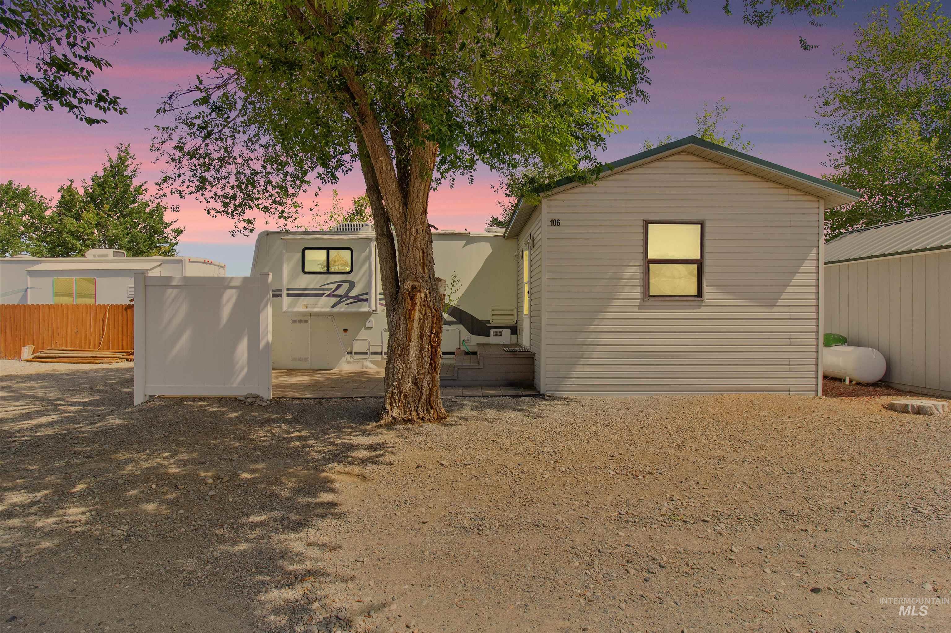 106 W Magic Dr Property Photo 2