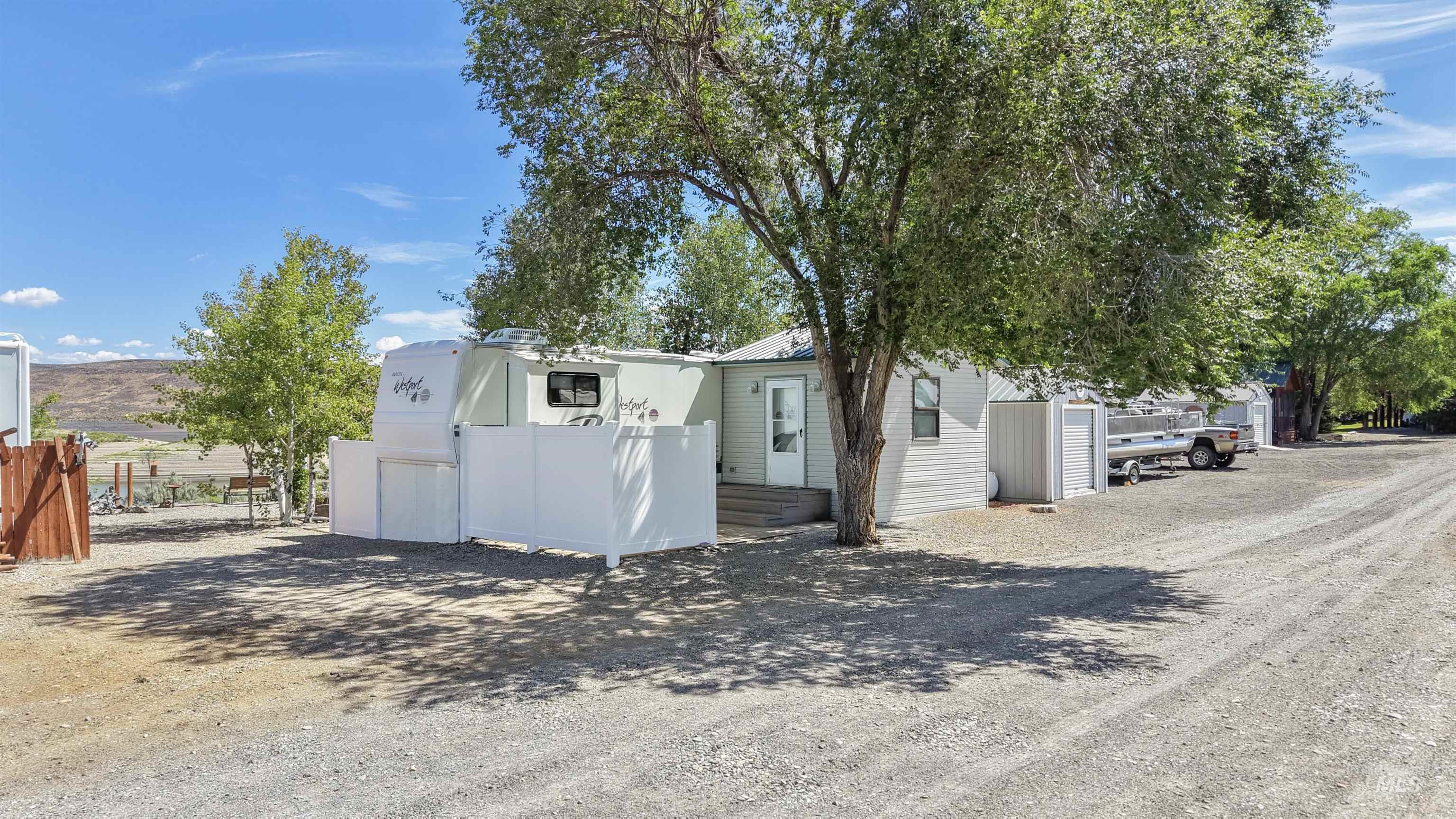 106 W Magic Dr Property Photo 3