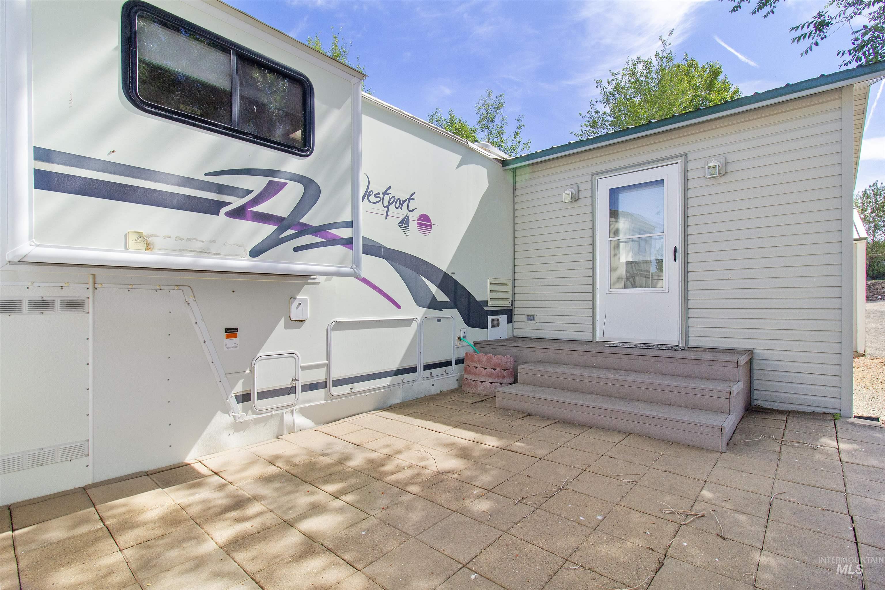 106 W Magic Dr Property Photo 4