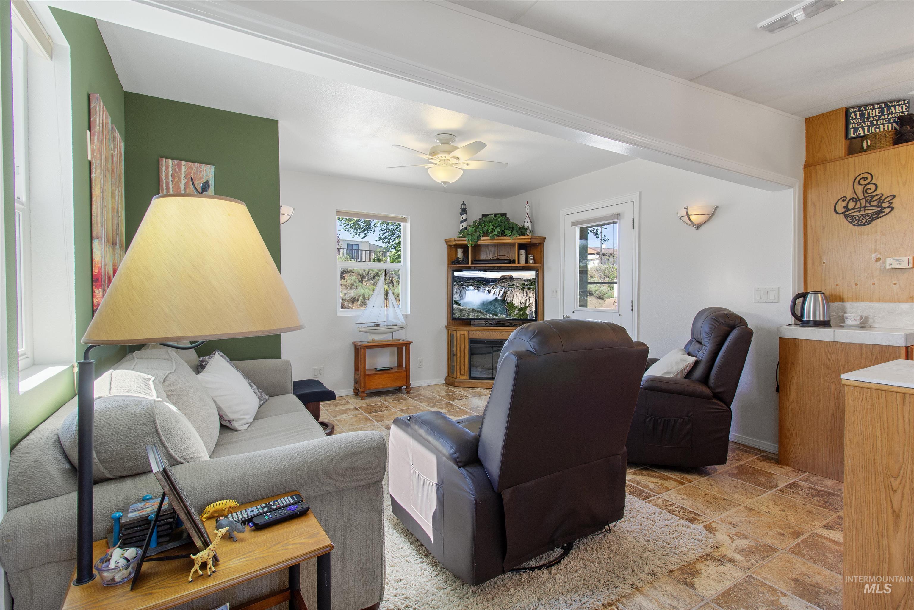 106 W Magic Dr Property Photo 10