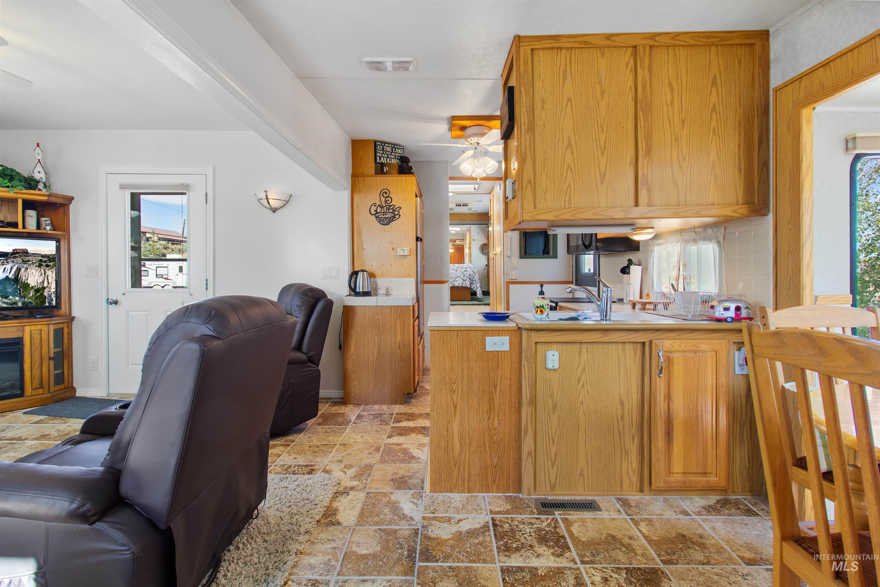 106 W Magic Dr Property Photo 13