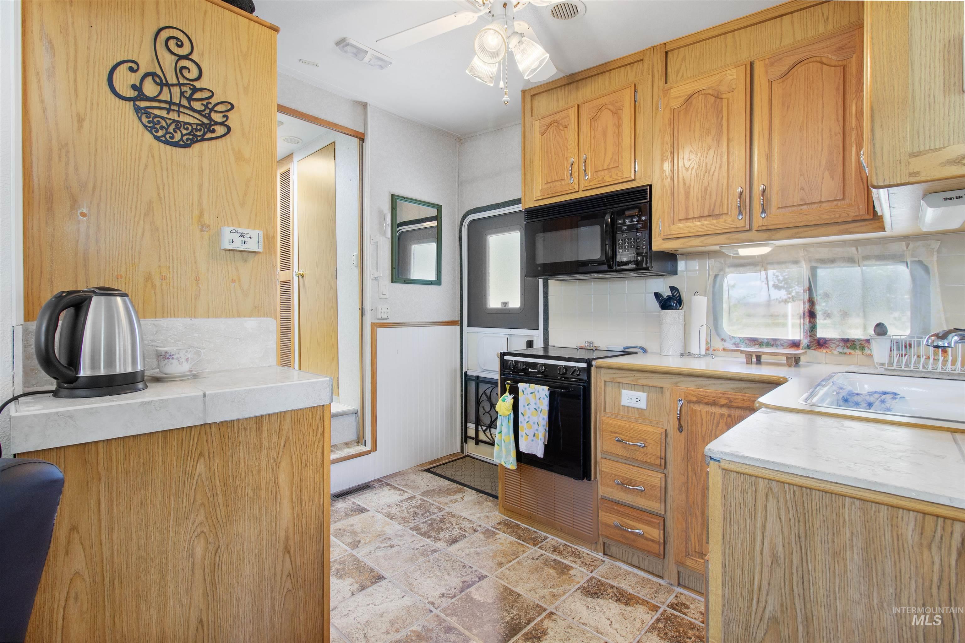 106 W Magic Dr Property Photo 17