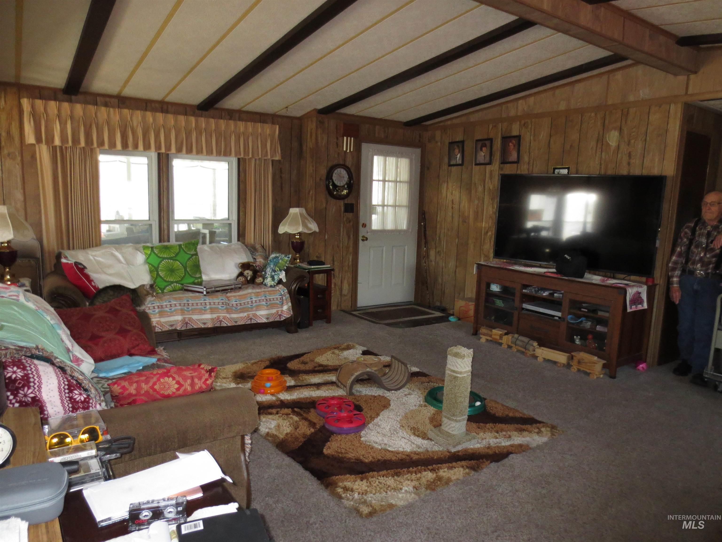 2205 E Linden St Property Photo 2
