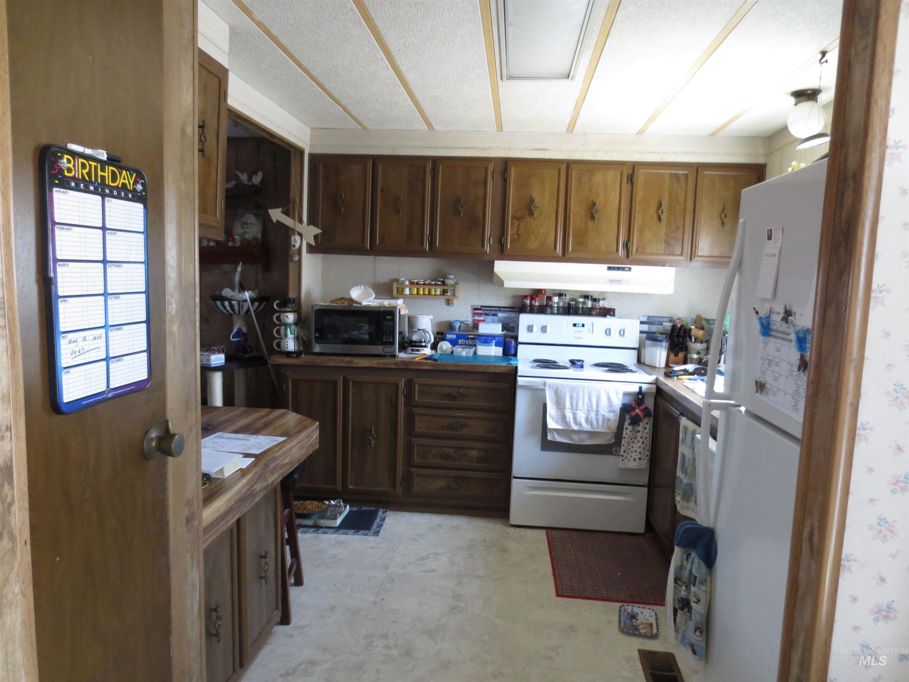 2205 E Linden St Property Photo 4