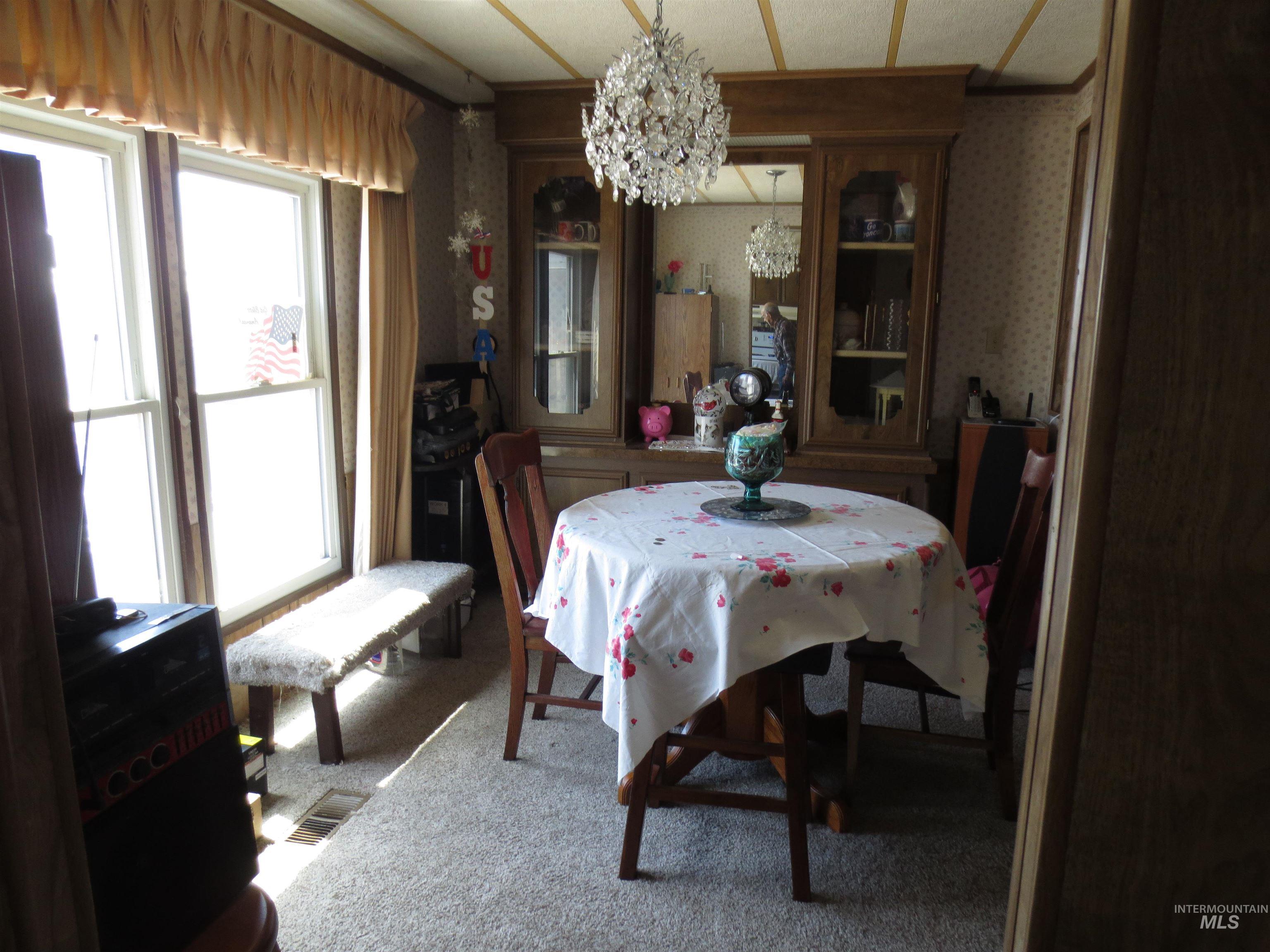 2205 E Linden St Property Photo 5