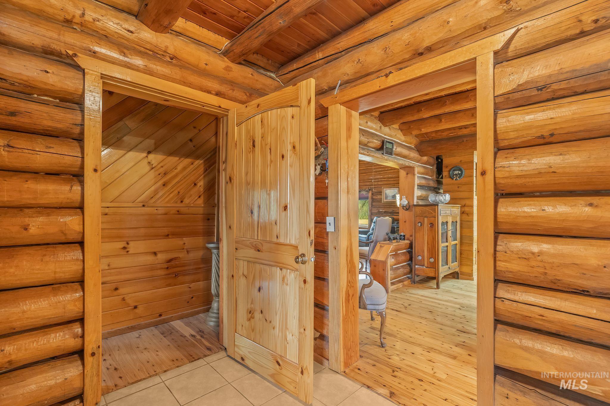 500 Maxwell Lane Property Photo 13