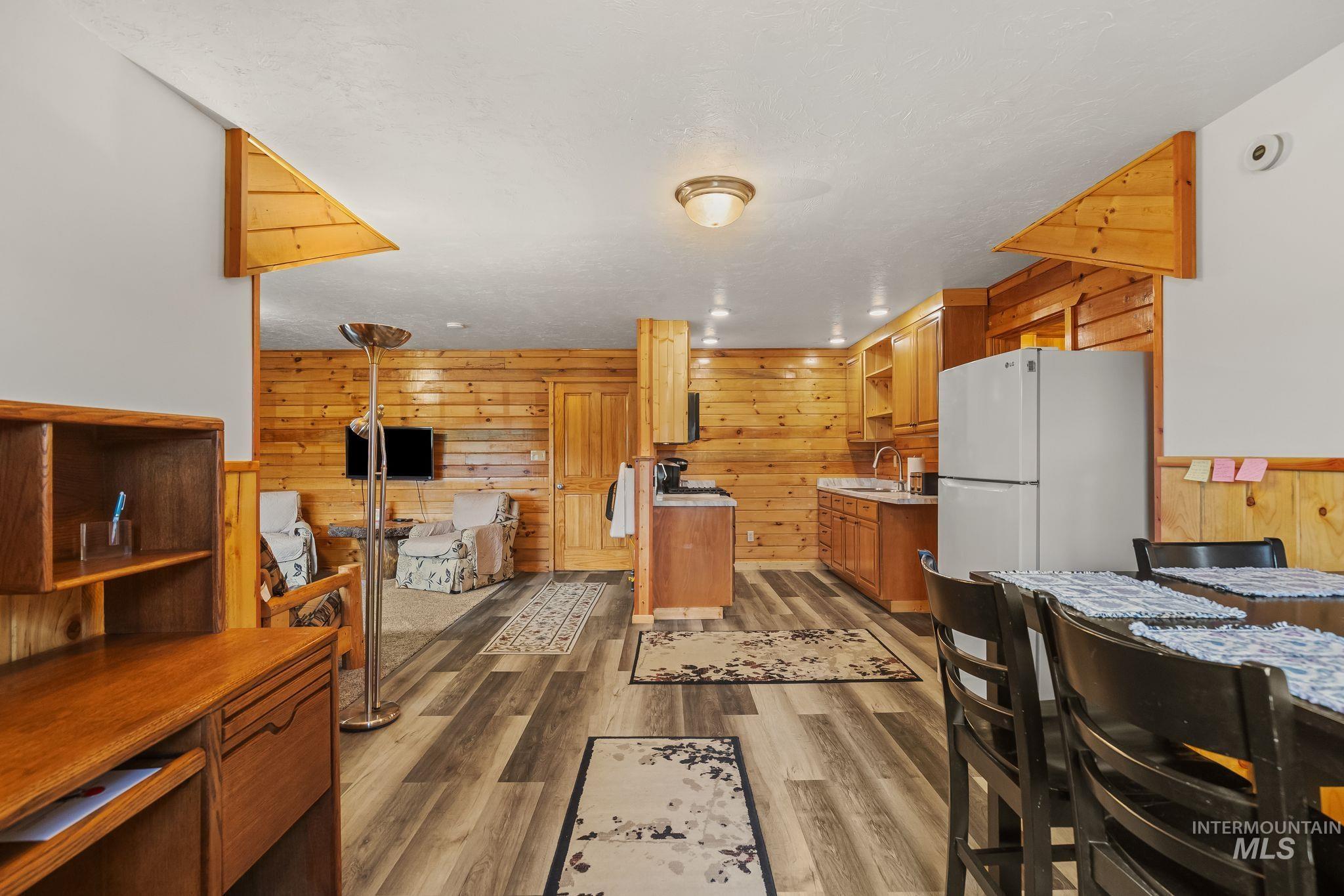 500 Maxwell Lane Property Photo 32