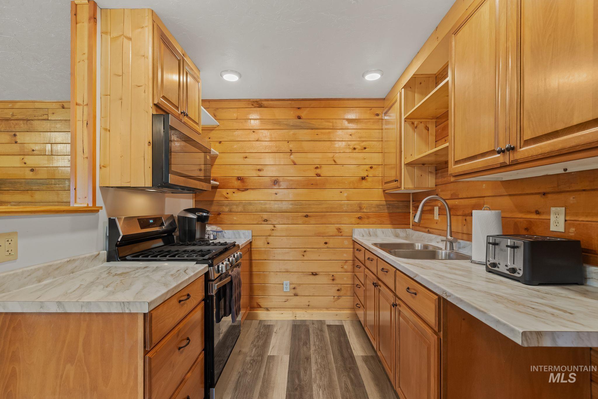 500 Maxwell Lane Property Photo 35