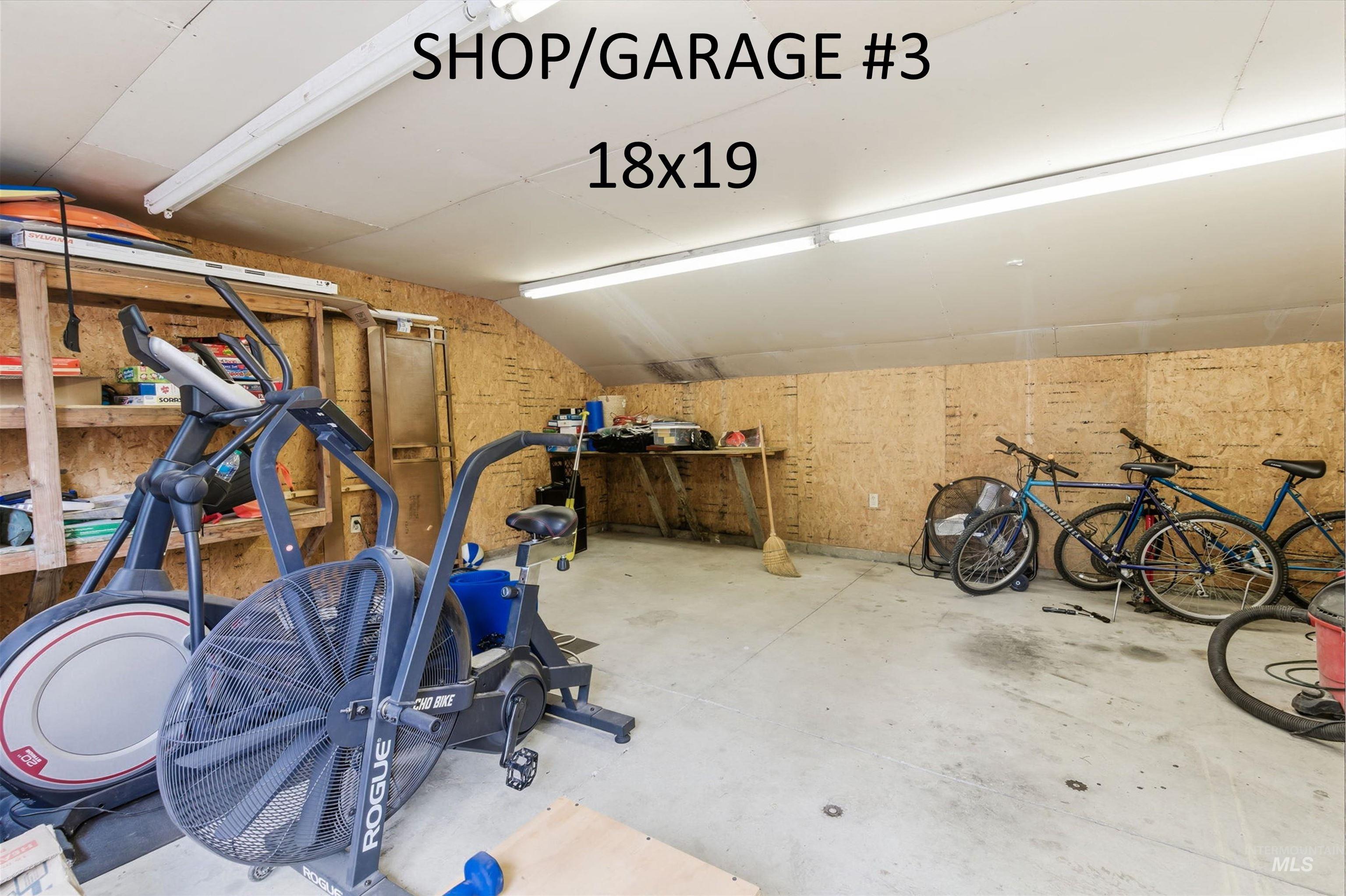 1621 S Artesian Rd Property Photo 32