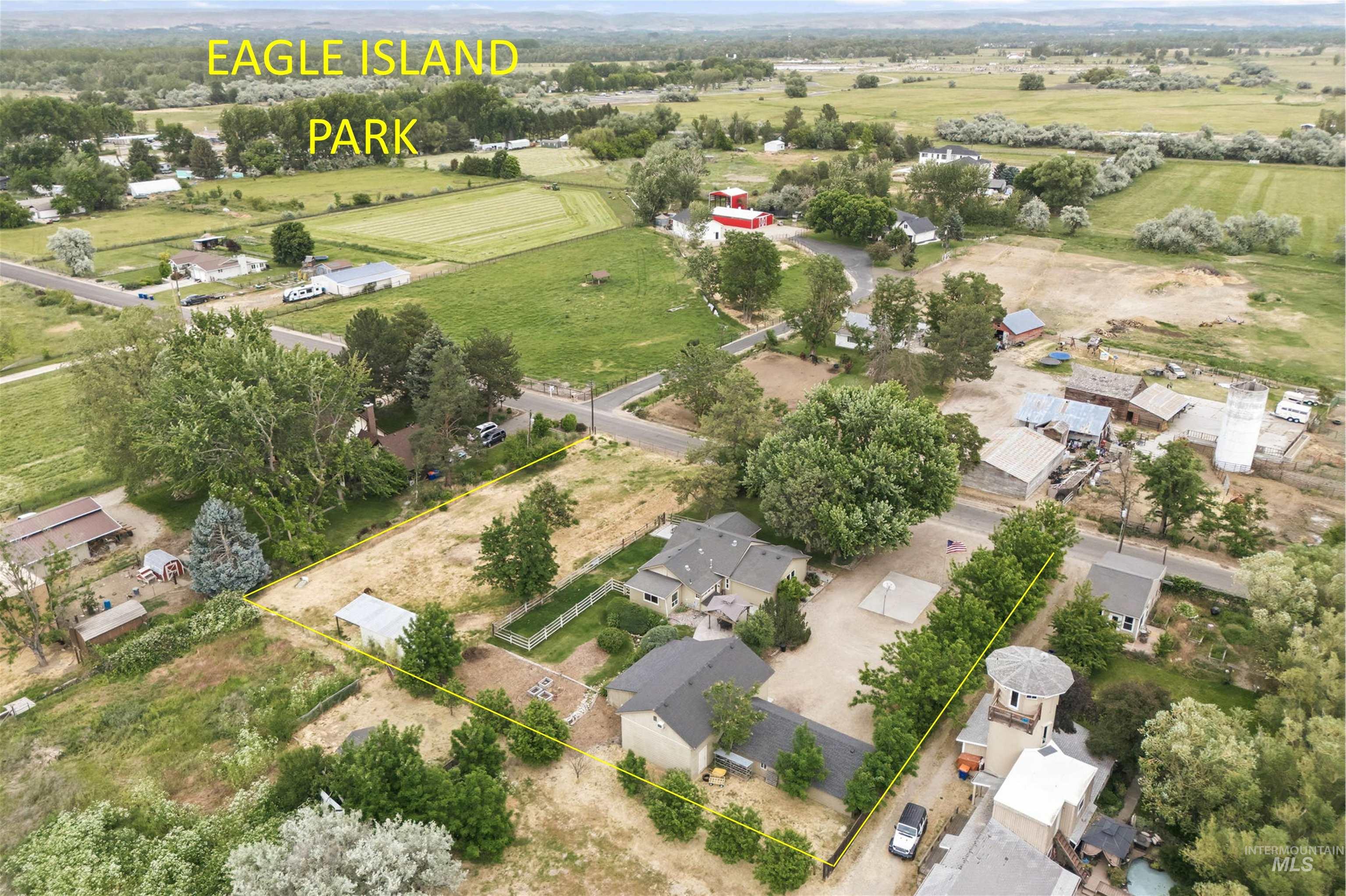 1621 S Artesian Rd Property Photo 33