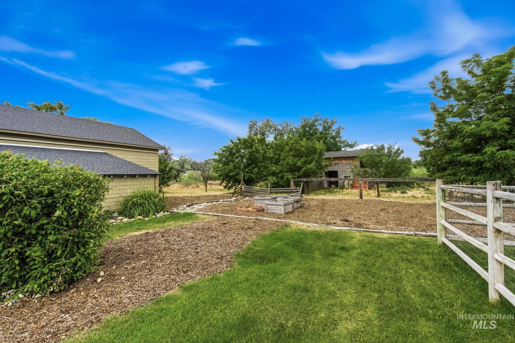 1621 S Artesian Rd Property Photo 45