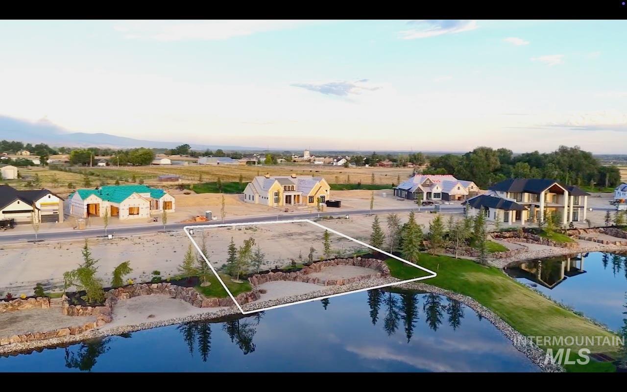 3609 N Templeton Way Property Photo 2