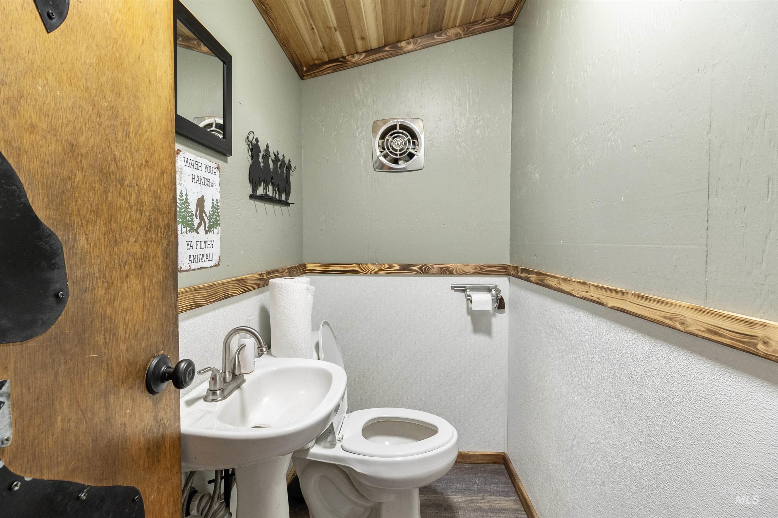 5588 Highway 8 E Property Photo 27